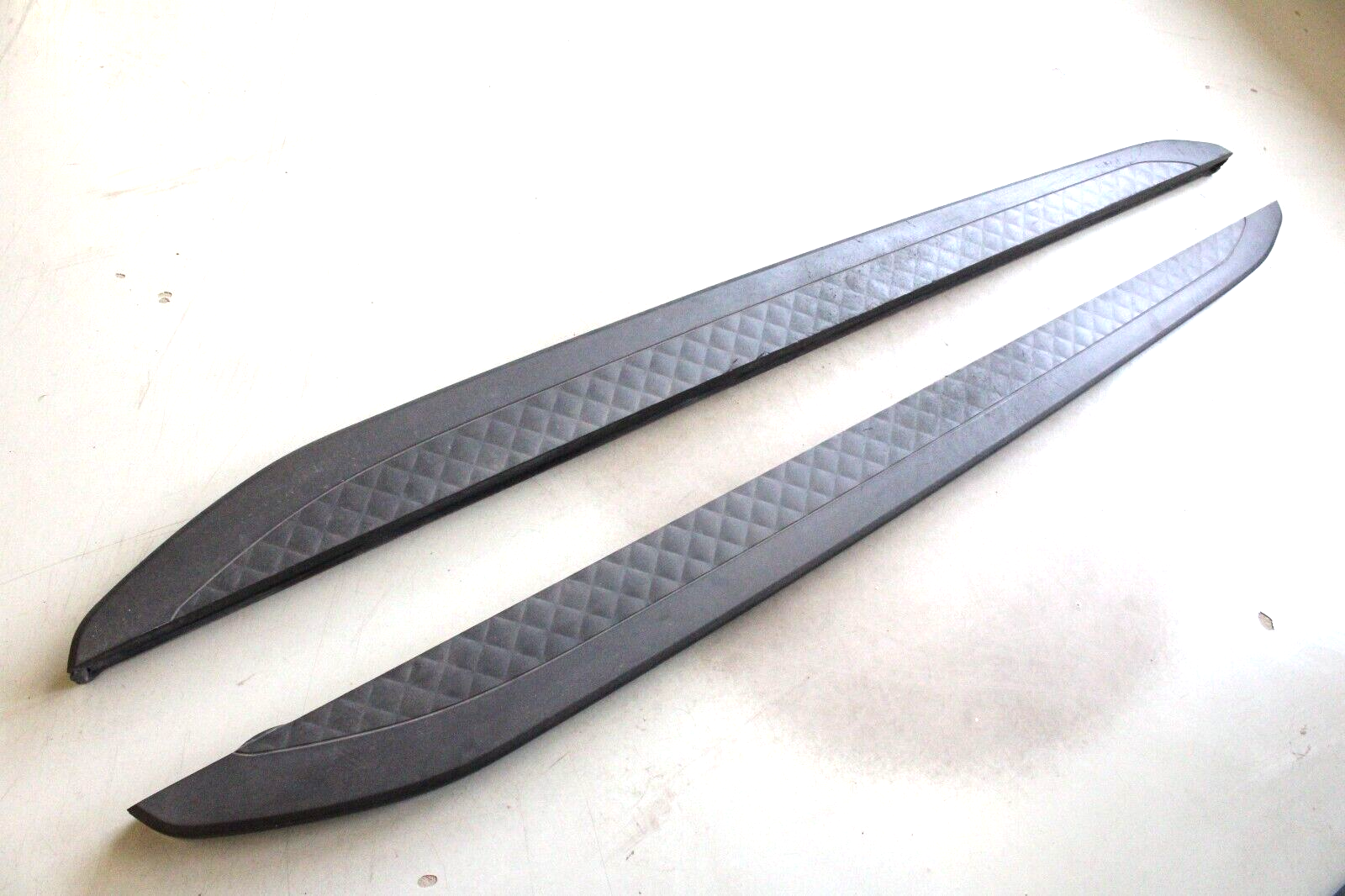 Bentley Bentayga 2017-2020 OEM Running Boards Side Step Set w/Carbon Fiber Trim