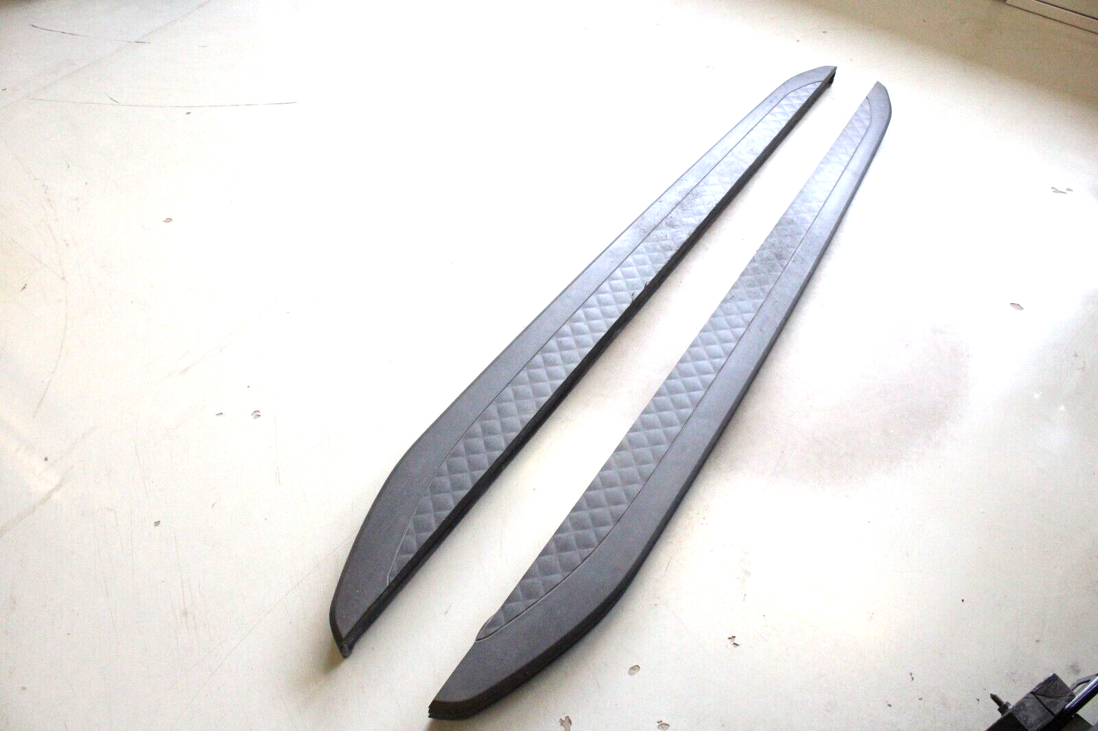 Bentley Bentayga 2017-2020 OEM Running Boards Side Step Set w/Carbon Fiber Trim - Image 13