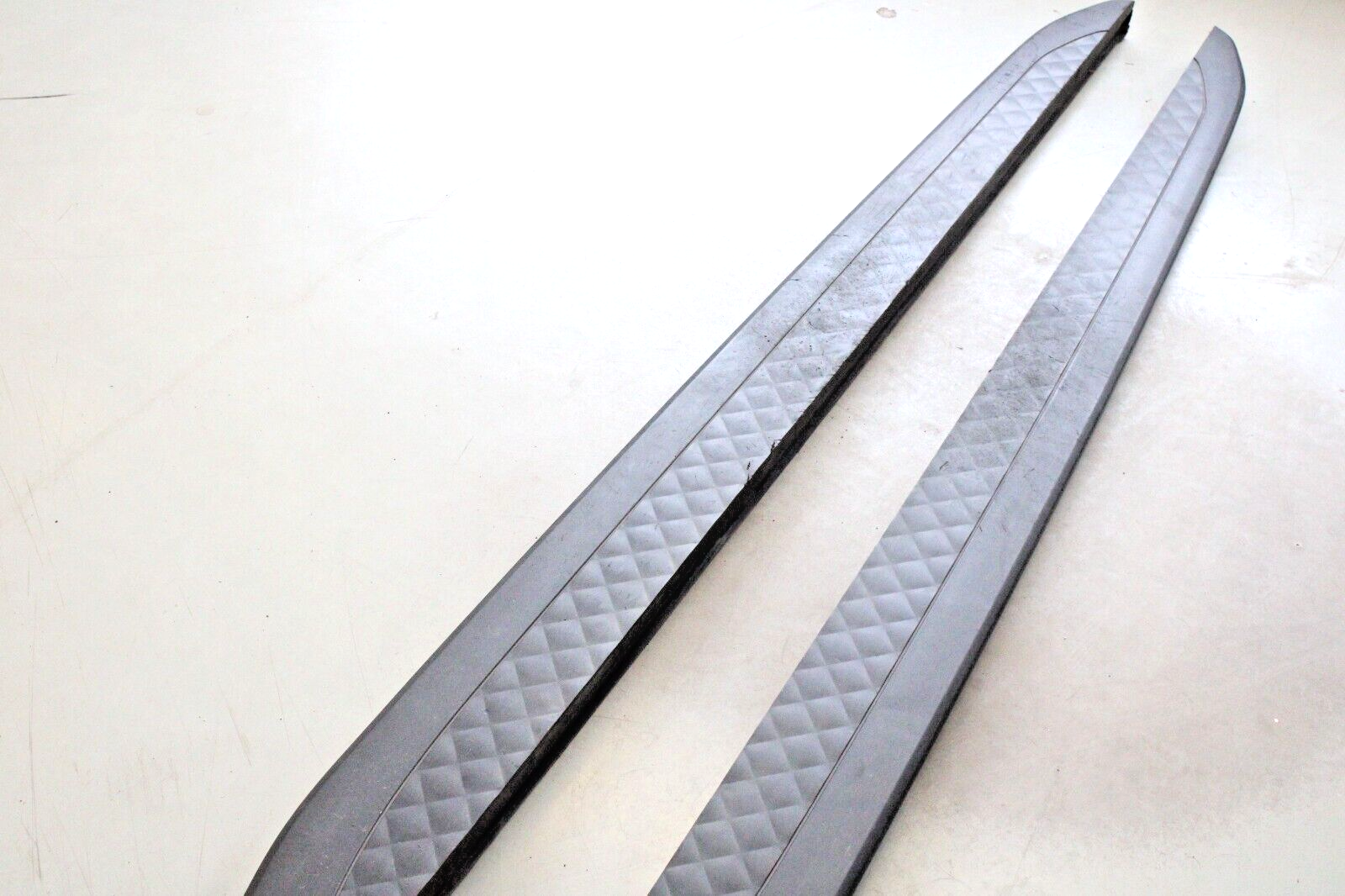 Bentley Bentayga 2017-2020 OEM Running Boards Side Step Set w/Carbon Fiber Trim - Image 15