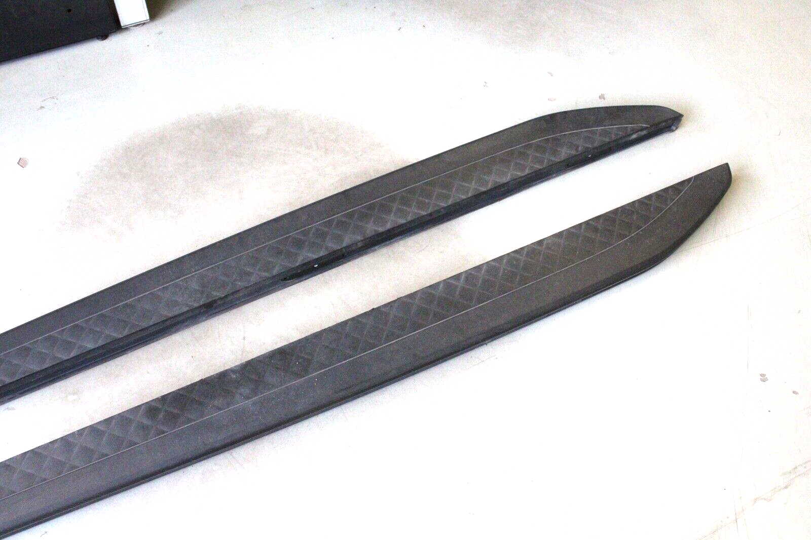 Bentley Bentayga 2017-2020 OEM Running Boards Side Step Set w/Carbon Fiber Trim - Image 18