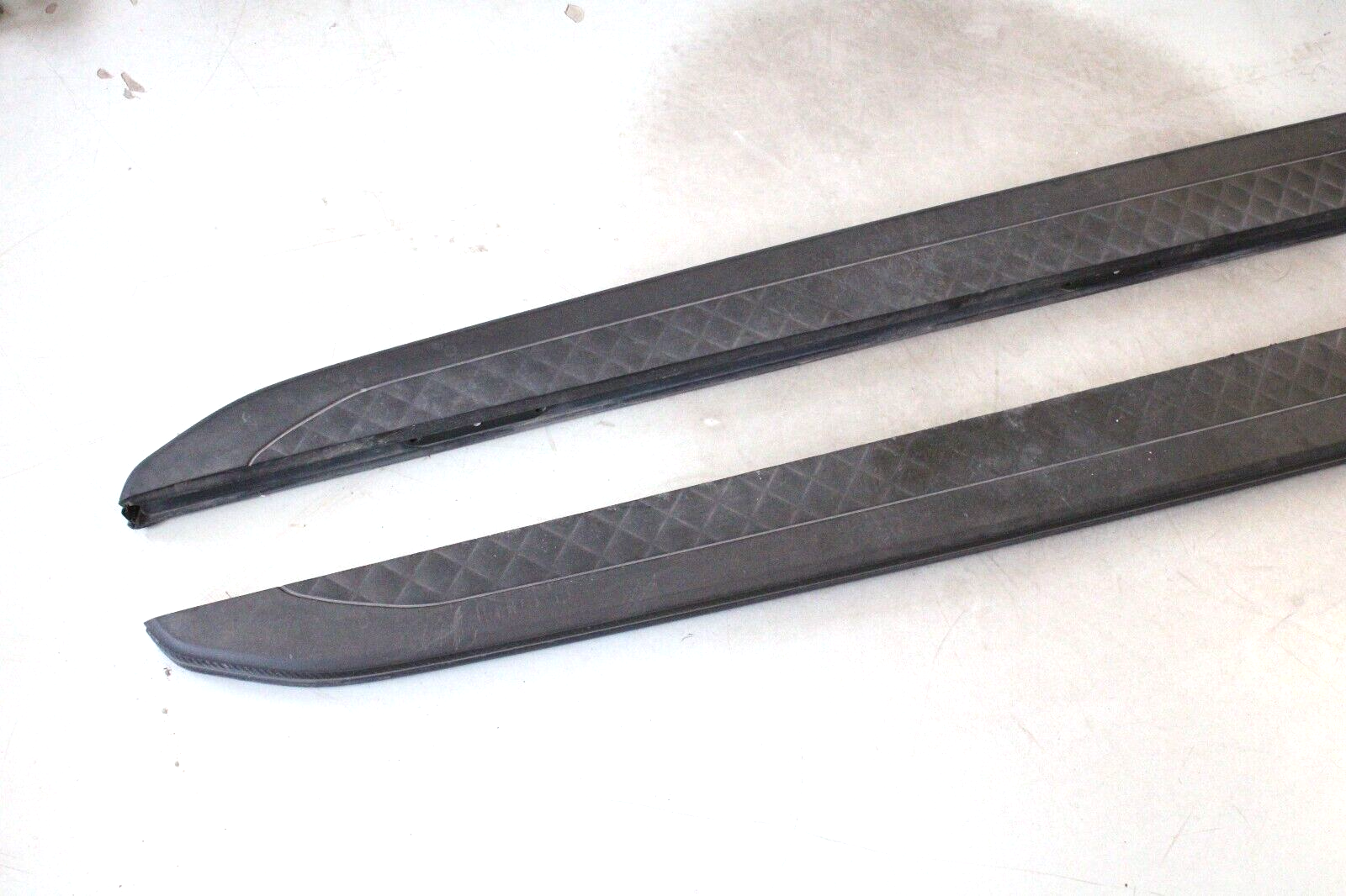 Bentley Bentayga 2017-2020 OEM Running Boards Side Step Set w/Carbon Fiber Trim - Image 20
