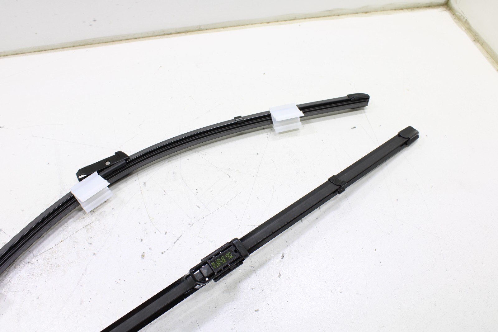 Porsche 911 2020-2023 OEM NEW Window Wiper Blade Set of 2 Front – Image 8