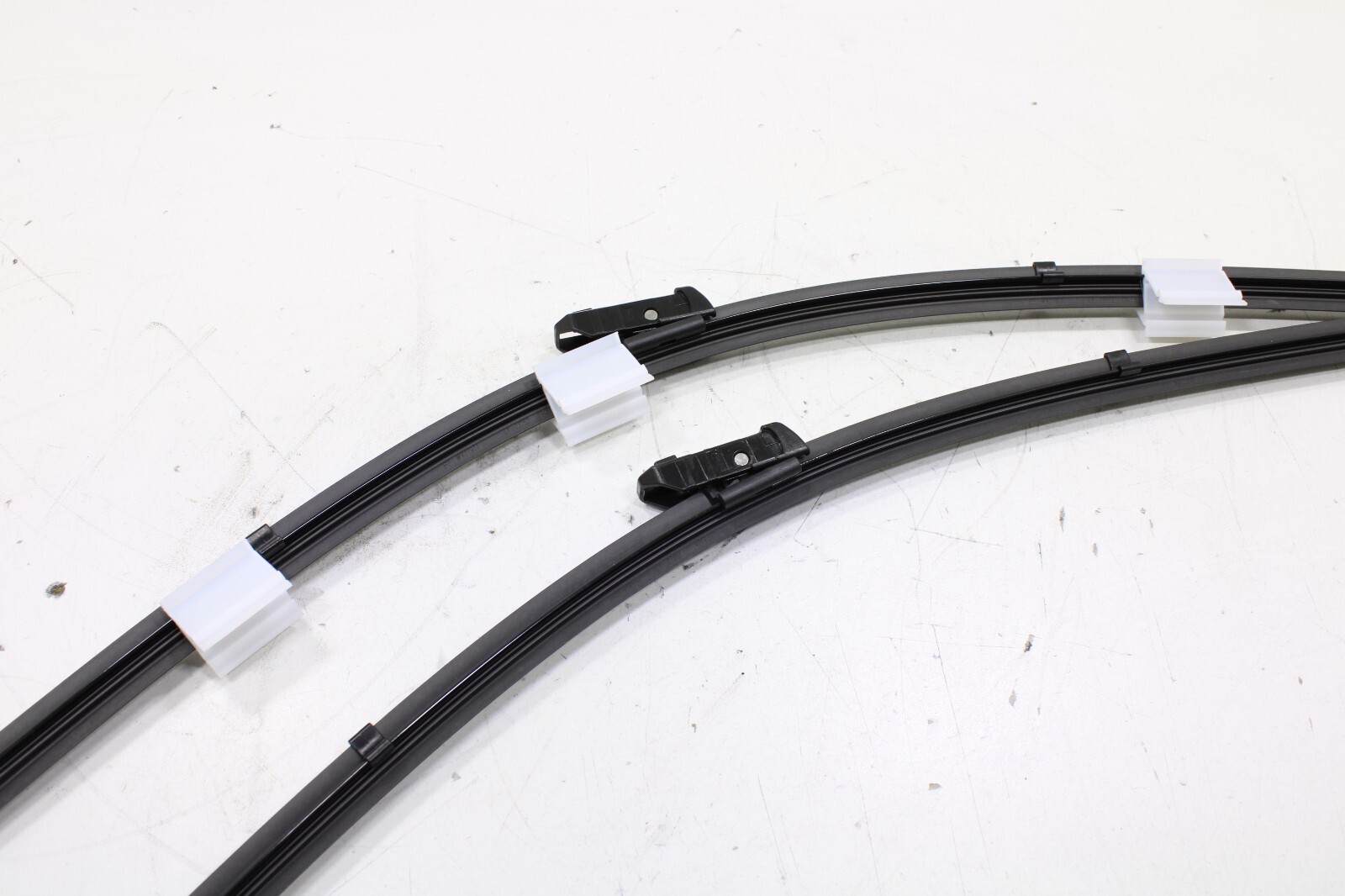 Porsche 911 2020-2023 OEM NEW Window Wiper Blade Set of 2 Front – Image 10
