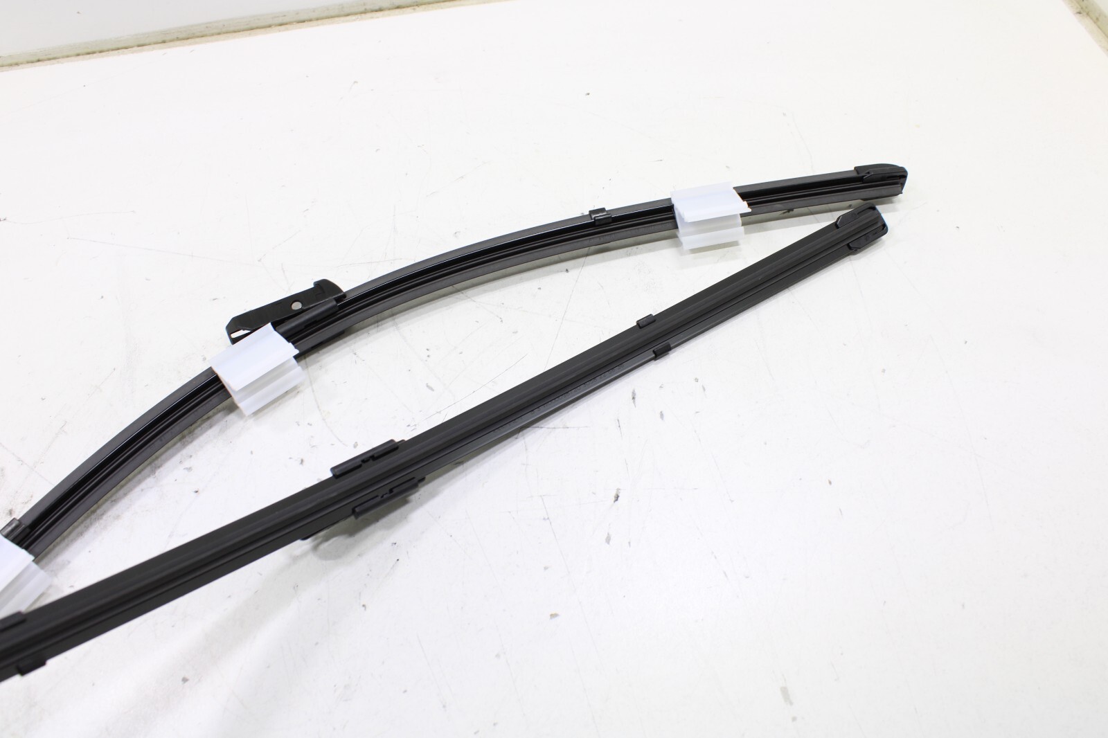 Porsche 911 2020-2023 OEM NEW Window Wiper Blade Set of 2 Front – Image 13
