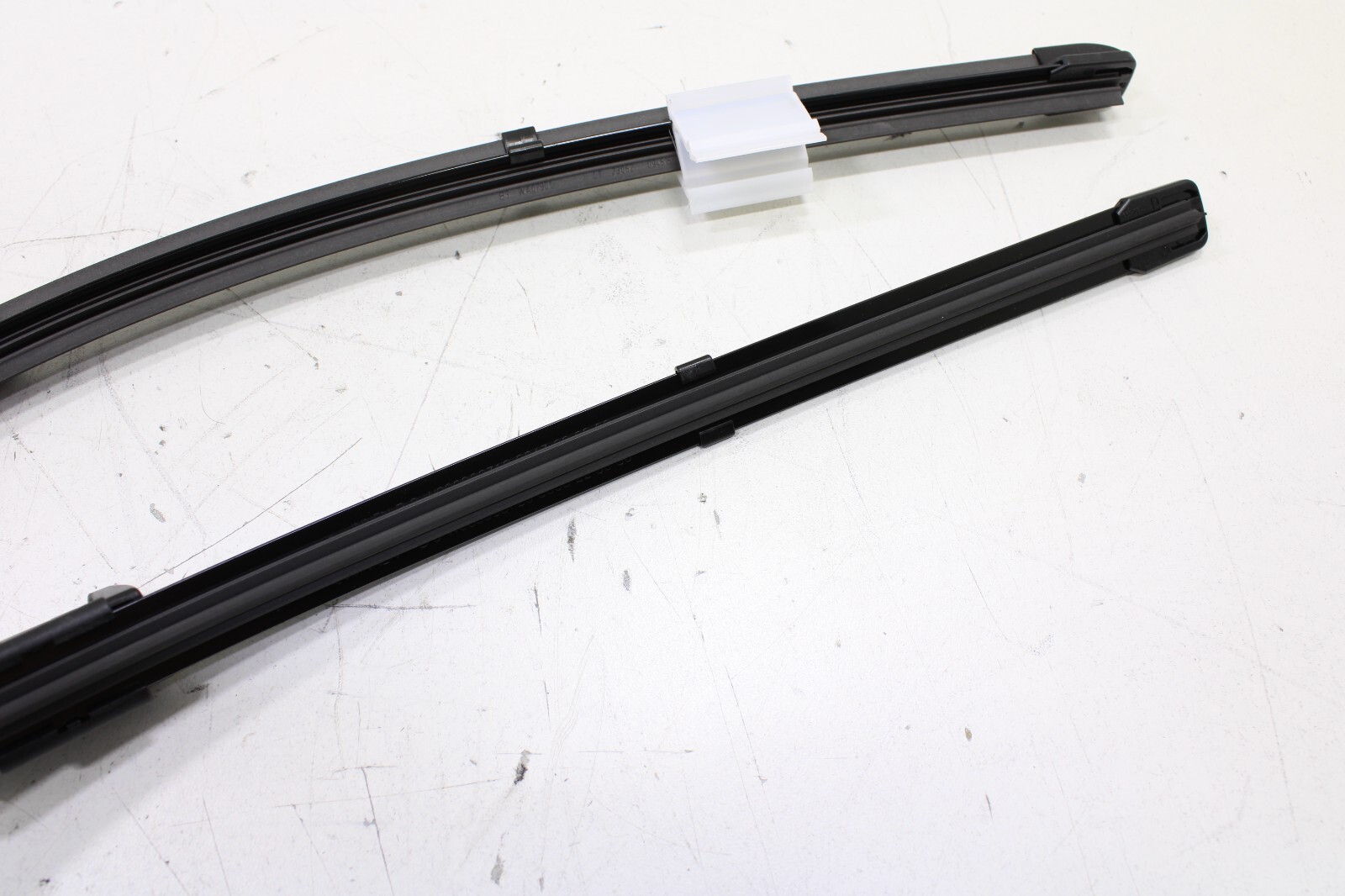 Porsche 911 2020-2023 OEM NEW Window Wiper Blade Set of 2 Front – Image 14