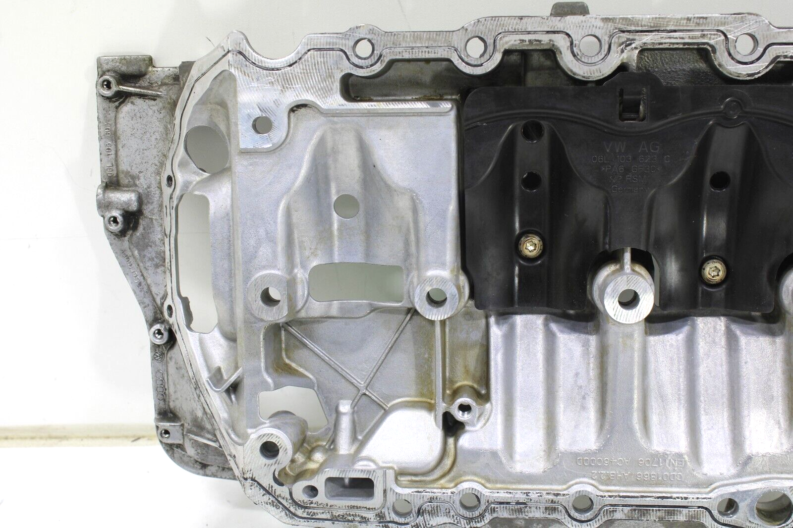 Audi A4 A5 A6 A7 Q5 Q7 2.0L 2017-2023 OEM Engine Oil Pan Upper – Image 4