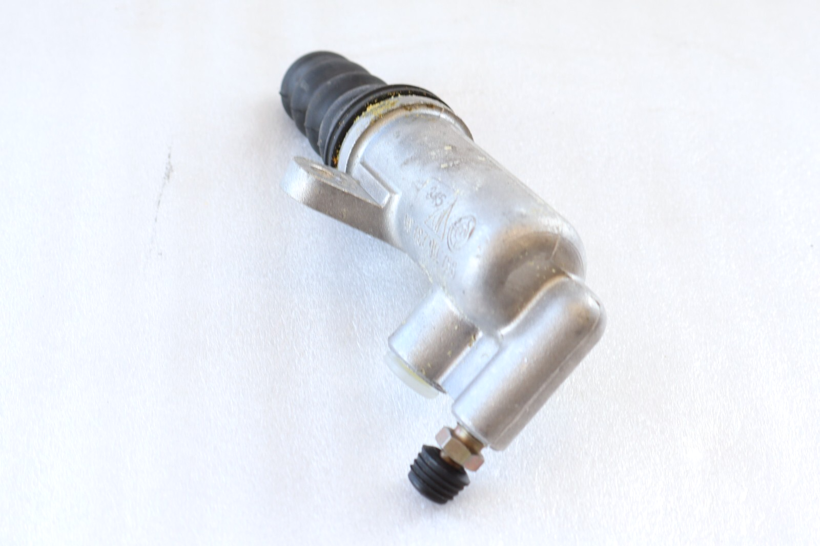 Porsche 911 996 997 1999-2008 OEM Clutch Slave Cylinder - Image 2