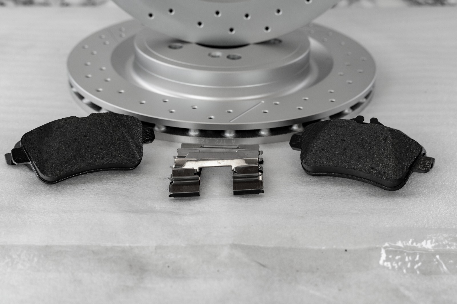 Mercedes CLA45 GLA45 SLC43 SLK55 Rear Brake Disc Rotor & Pad set OEM 2014-2020 – Image 4
