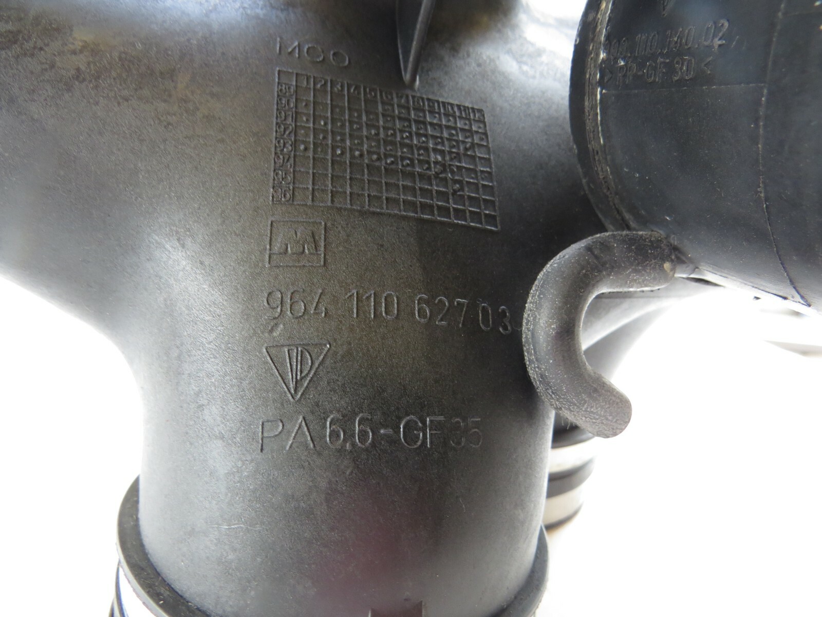 Porsche 911 1991-1994 OEM Intake Manifold Distributor 96411062703 – Image 8