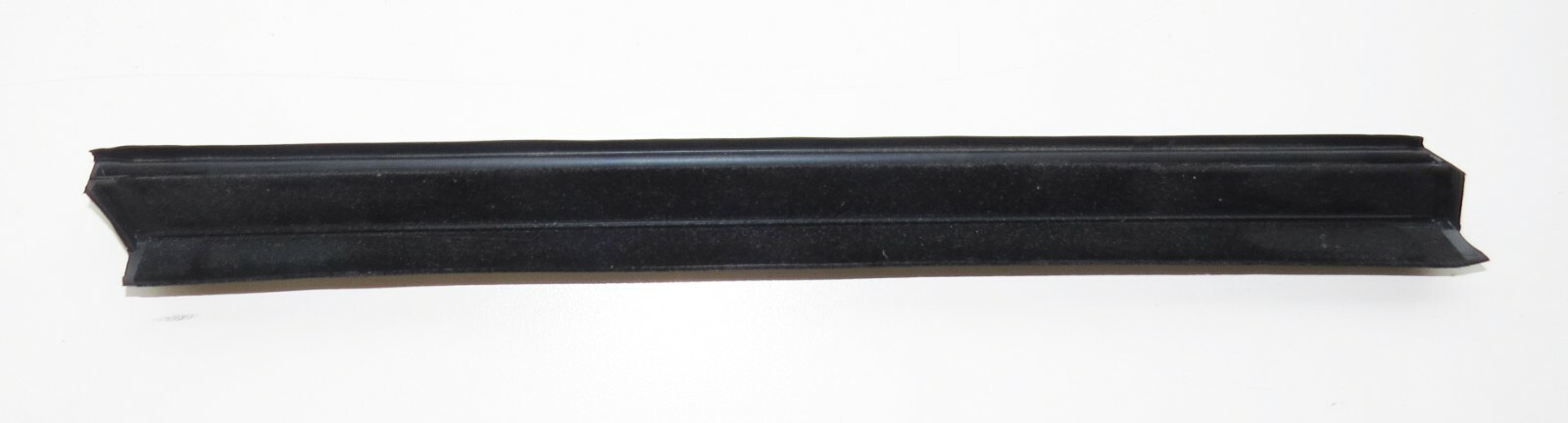Jaguar XK8 XKR 1997-2004 OEM NEW Window Regulator Seal Rear Right Outer - Image 4
