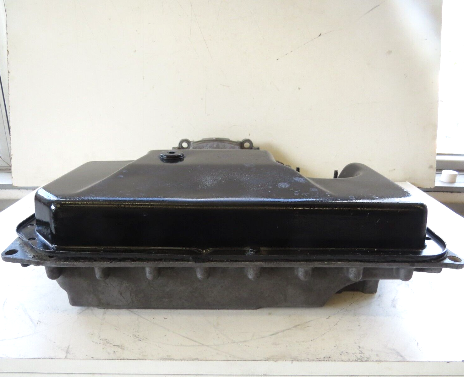 Audi Volkswagen 4.2L 2004-2006 OEM Engine Oil Pan Upper & Oil Pan Lower - Image 2