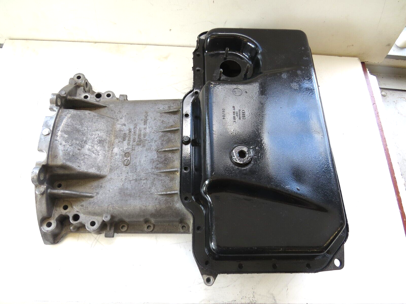 Audi Volkswagen 4.2L 2004-2006 OEM Engine Oil Pan Upper & Oil Pan Lower - Image 5