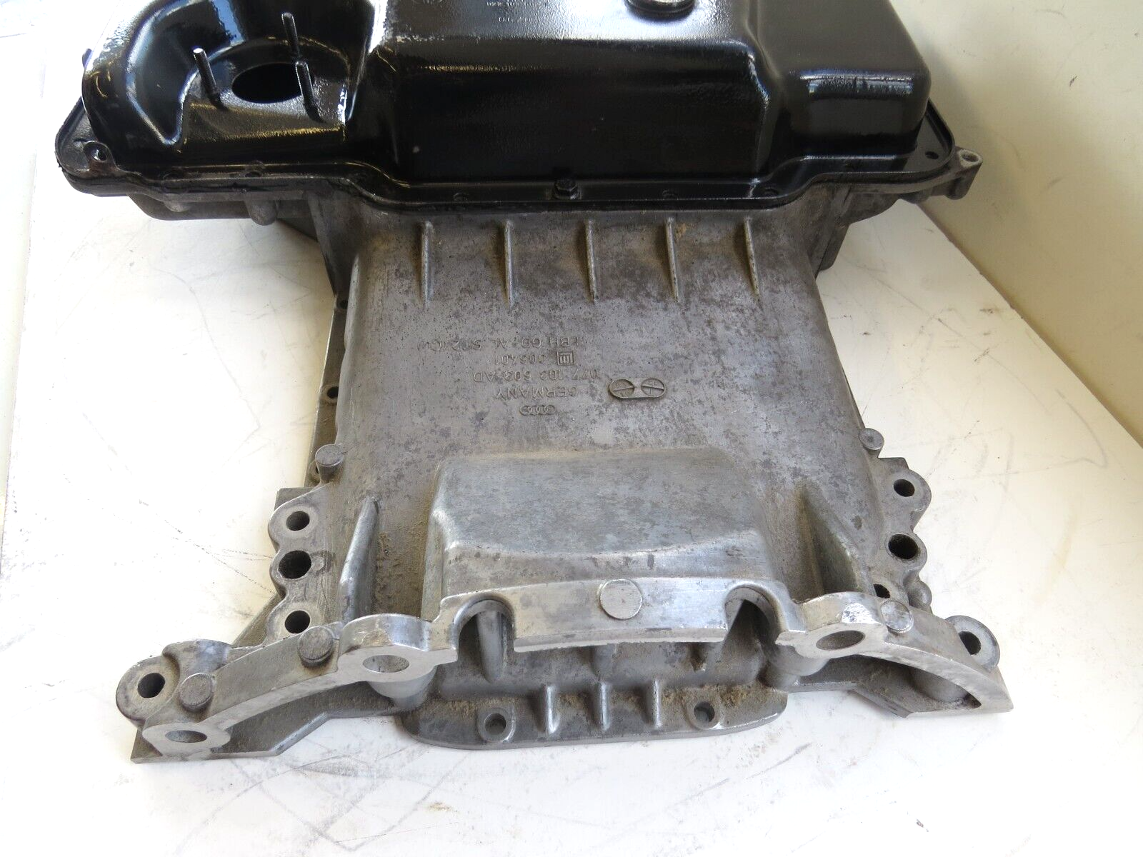 Audi Volkswagen 4.2L 2004-2006 OEM Engine Oil Pan Upper & Oil Pan Lower - Image 12