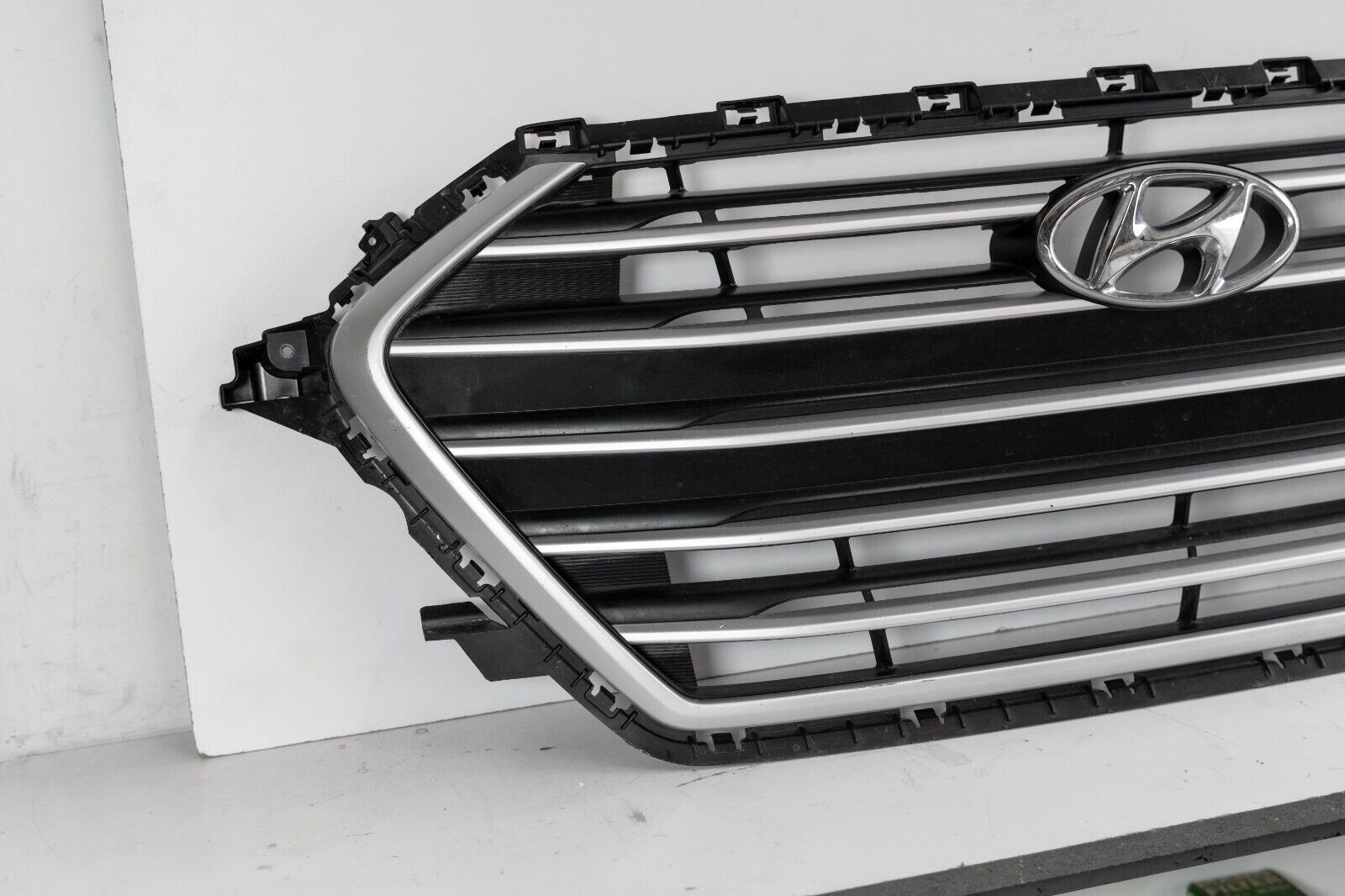 Hyundai Elantra Front Grille OEM 2016 2017 2018 Genuine Original 86350-F3000 - Image 6