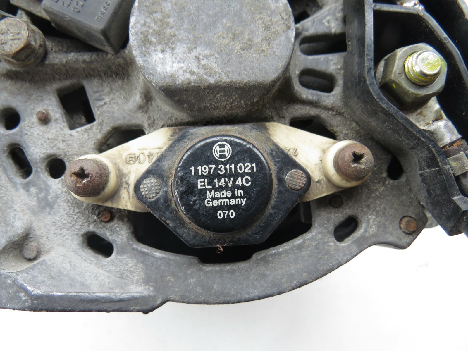BMW 318i 318is 1992-1995 OEM Alternator 80A - Image 9