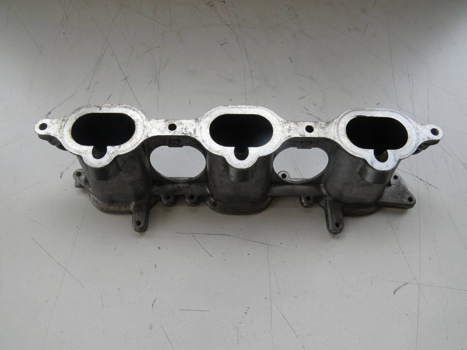 Porsche 911 996 1999-2004 OEM Lower Intake Manifold Inlet Ports - Image 2