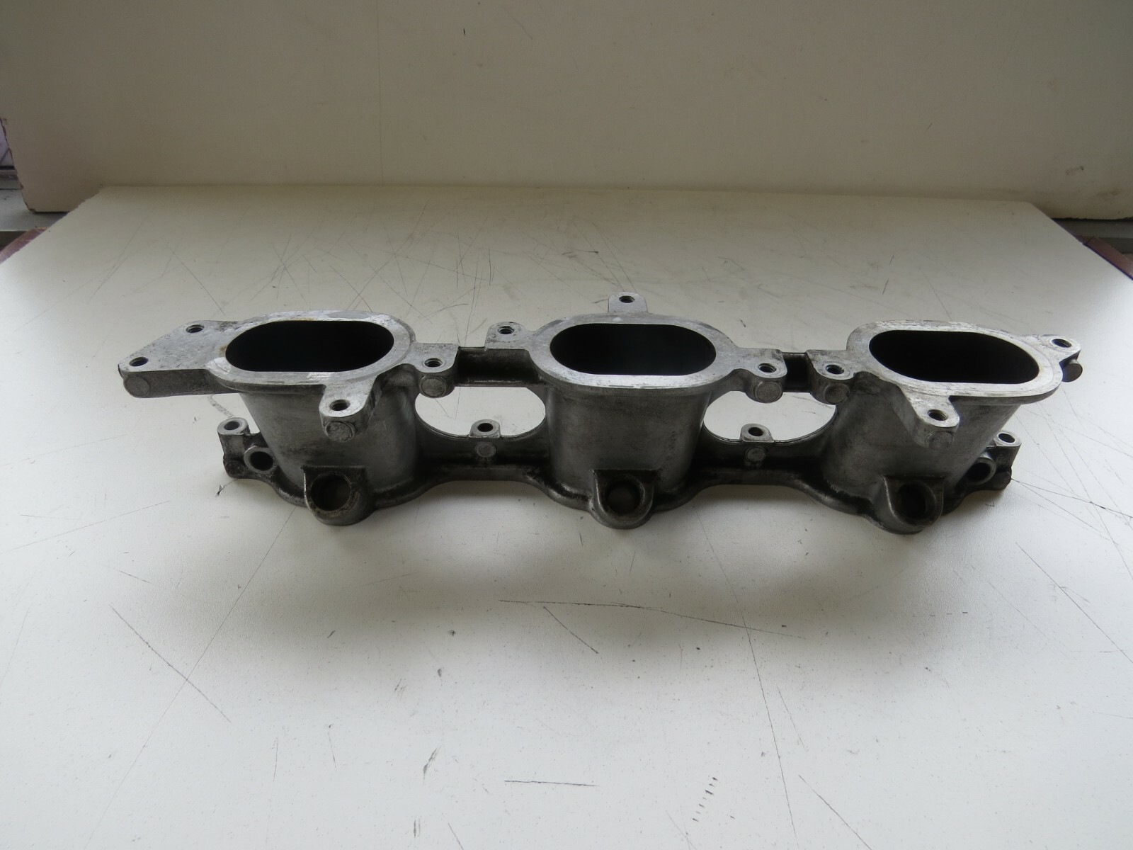 Porsche 911 996 1999-2004 OEM Lower Intake Manifold Inlet Ports - Image 4