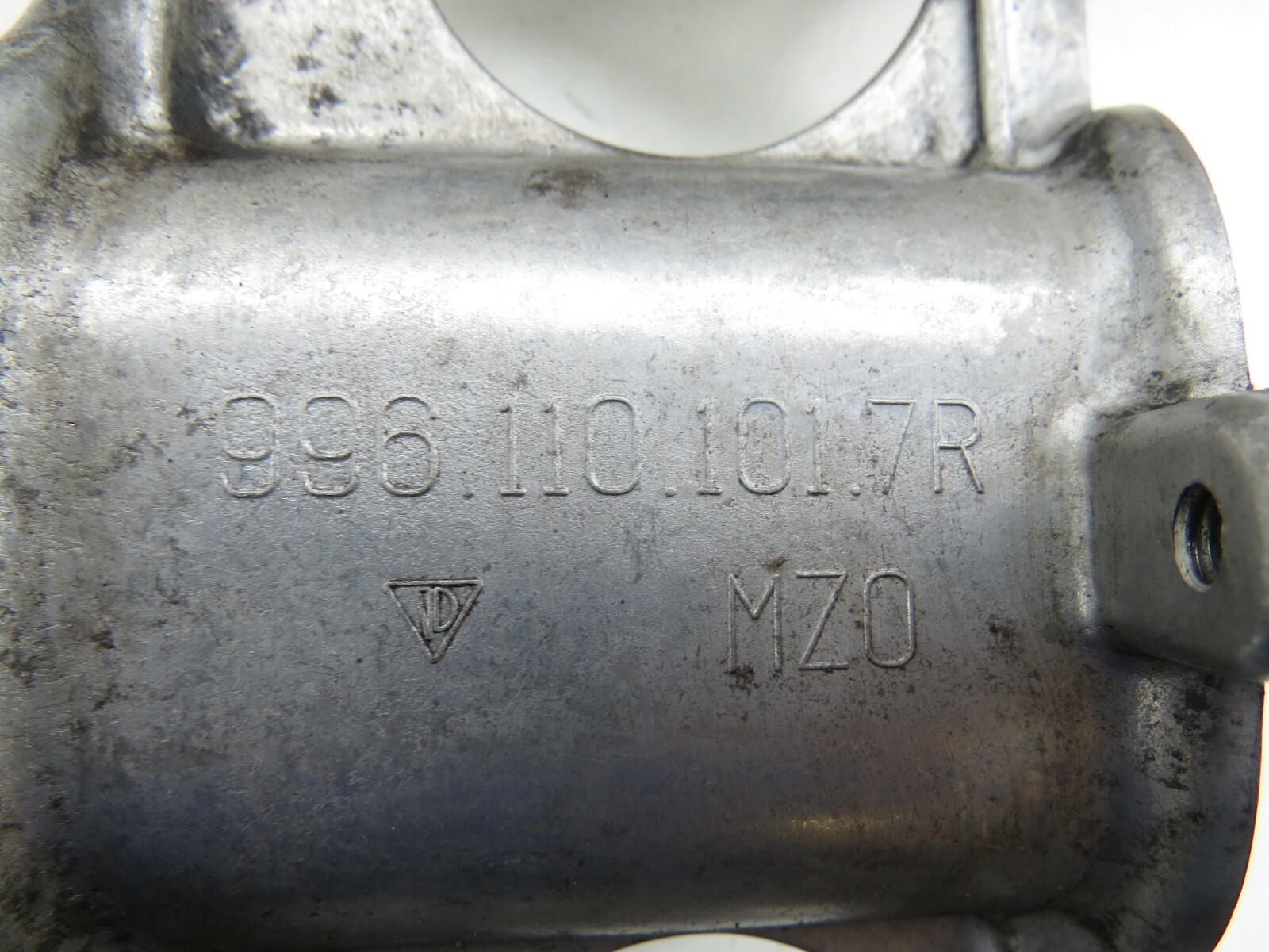 Porsche 911 996 1999-2004 OEM Lower Intake Manifold Inlet Ports - Image 12