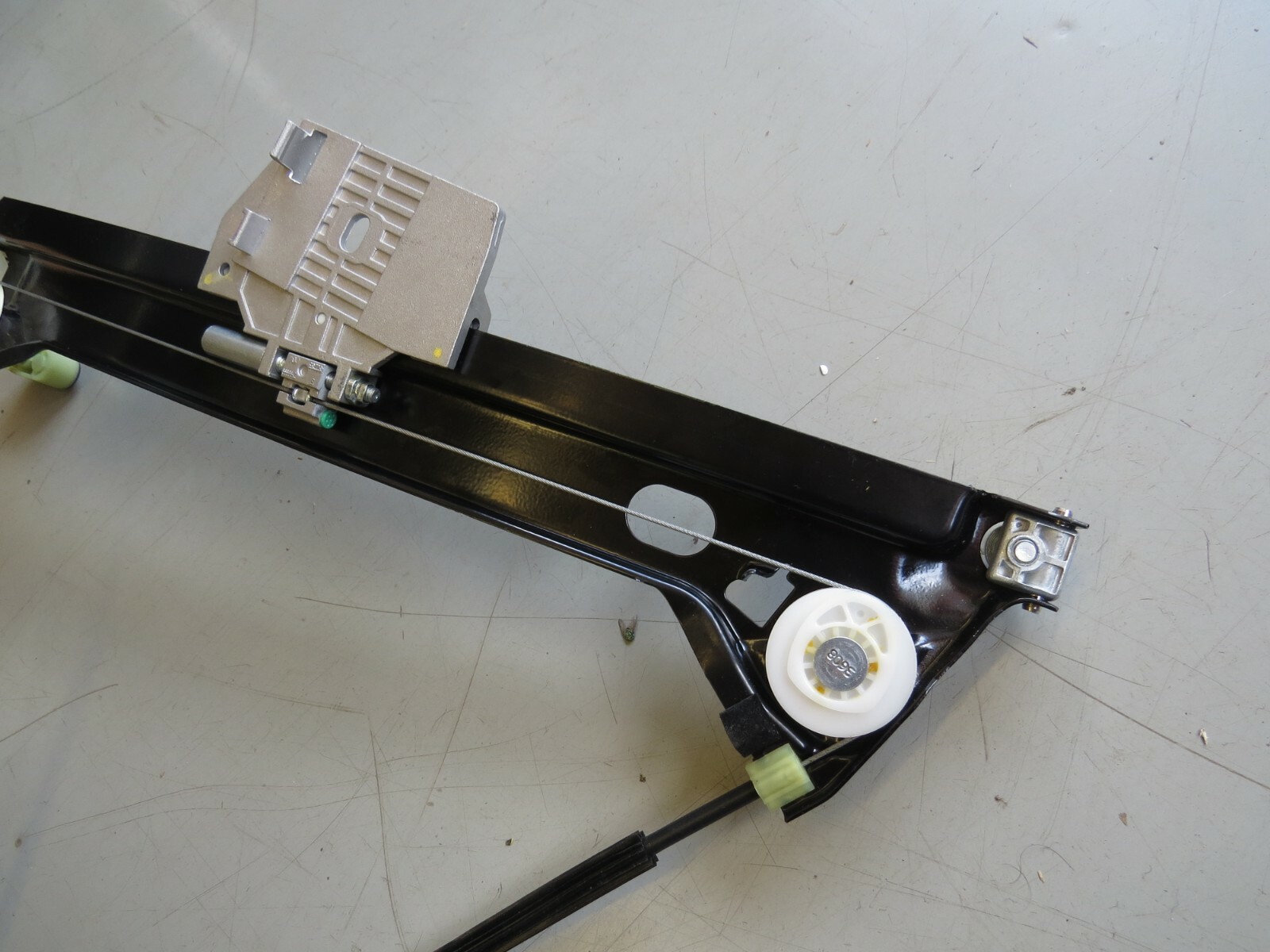 Jaguar XK XKR XKR-S 2007-2015 OEM Front Right Window Regulator Lifting Mechanism – Image 5