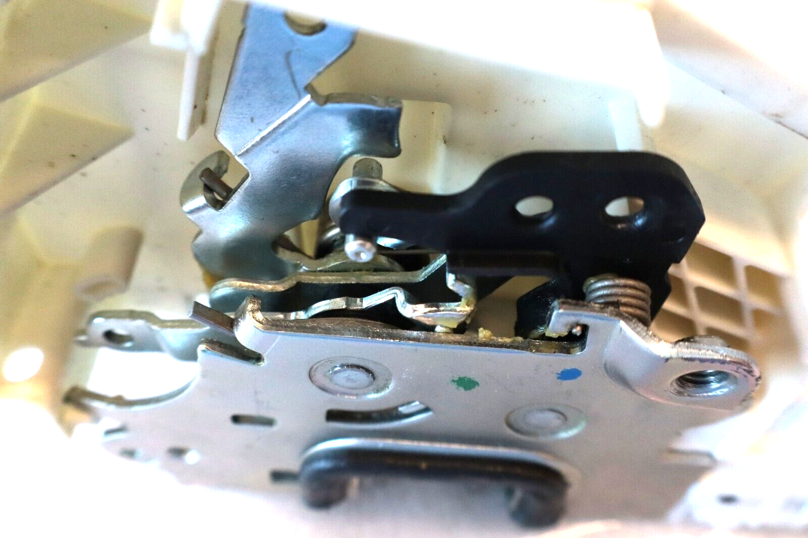 Mercedes 2006-2012 OEM Door Lock Actuator Right (Passenger Side) - Image 12