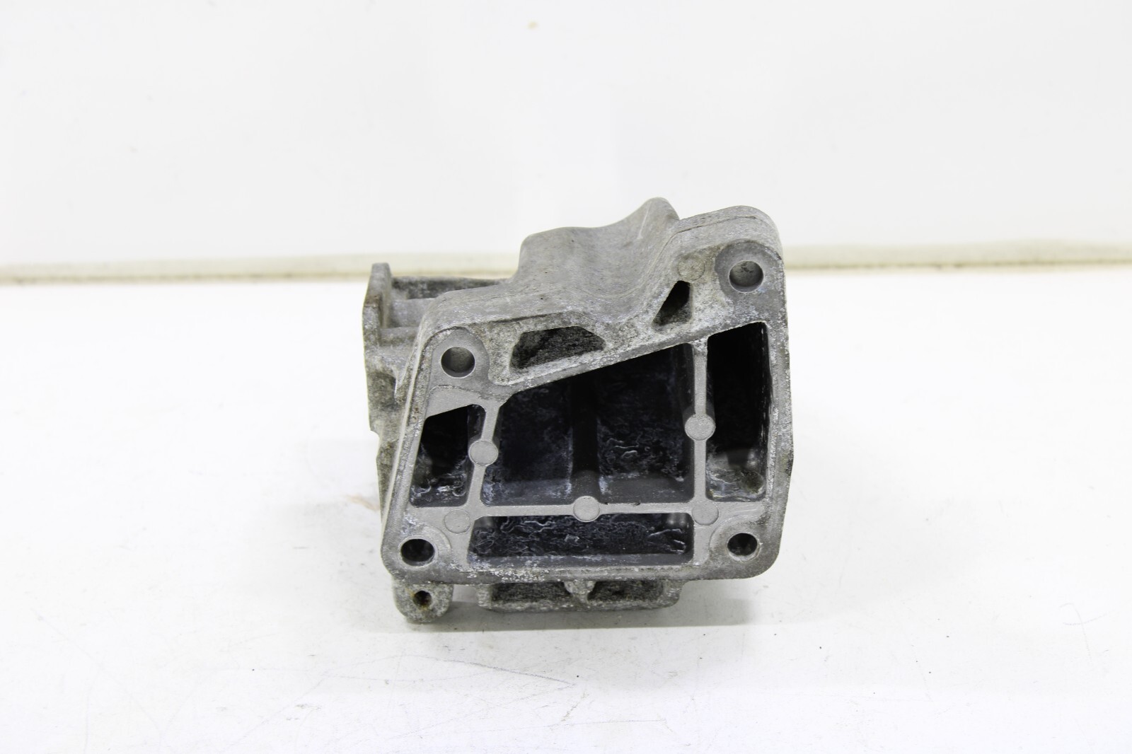 Mercedes-Benz S350 3.0L Diesel 2012 2013 OEM Front Right Mount Bracket - Image 3