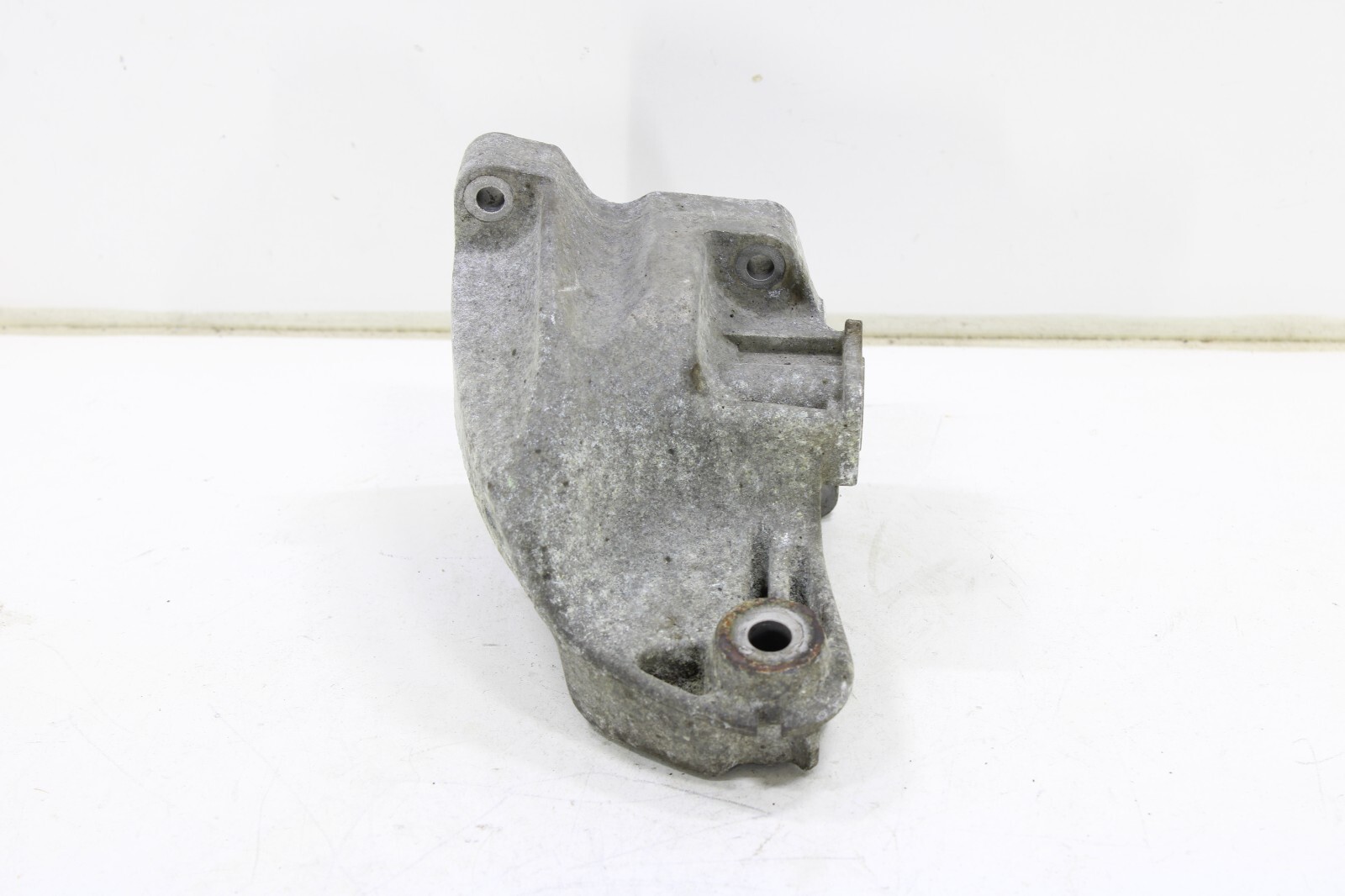 Mercedes-Benz S350 3.0L Diesel 2012 2013 OEM Front Right Mount Bracket - Image 4