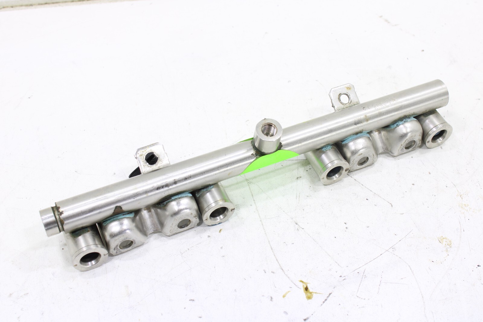 Mini Cooper 1.6L 2009-2012 OEM Fuel Injection Rail Fuel Rail