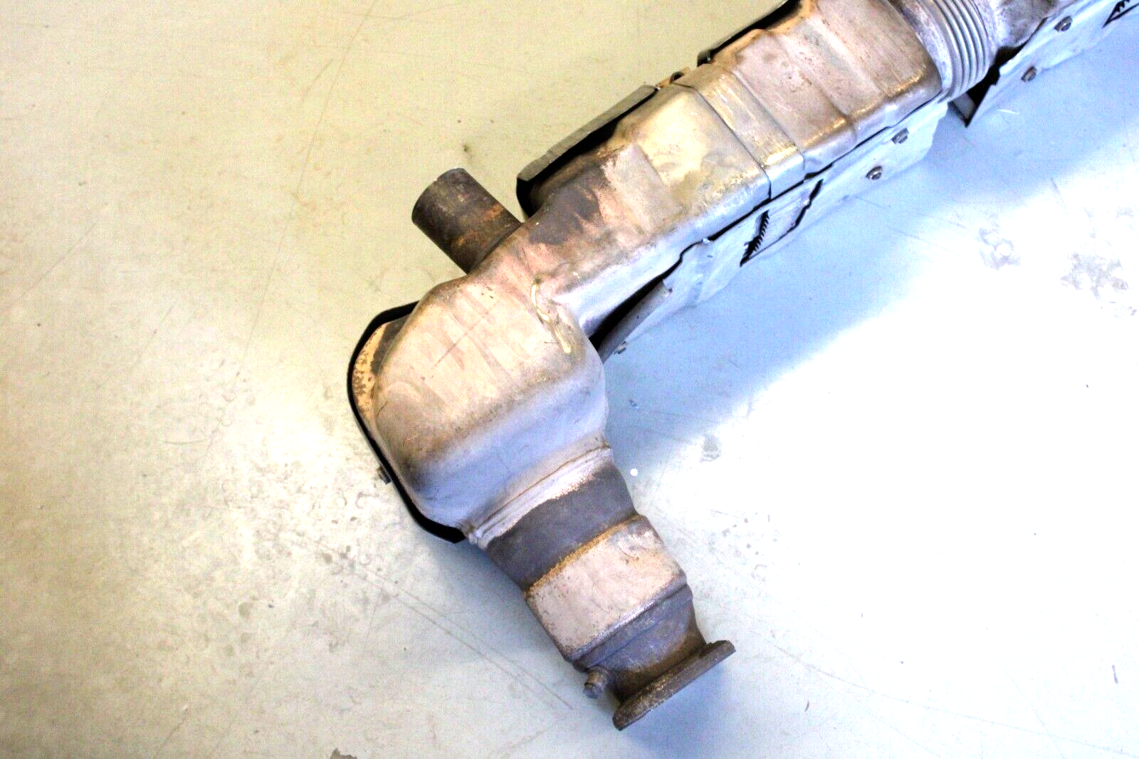 Porsche 911 Turbo 2001-2005 OEM Muffler Down Pipe Rear - Image 3
