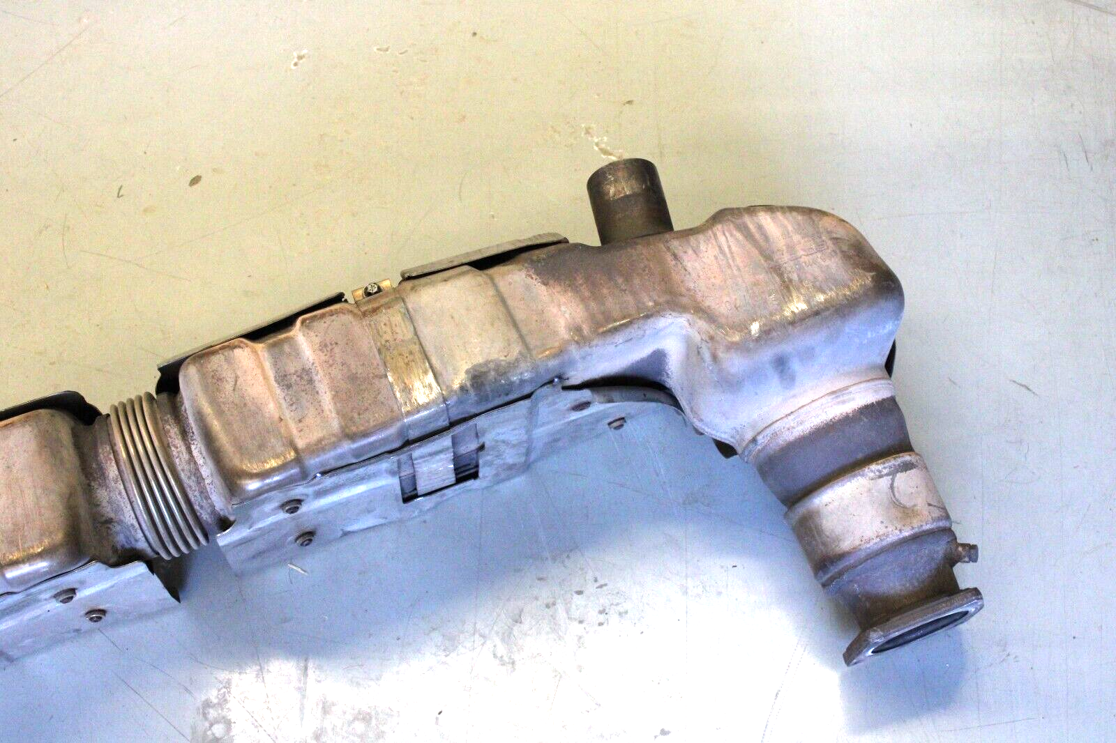 Porsche 911 Turbo 2001-2005 OEM Muffler Down Pipe Rear - Image 4