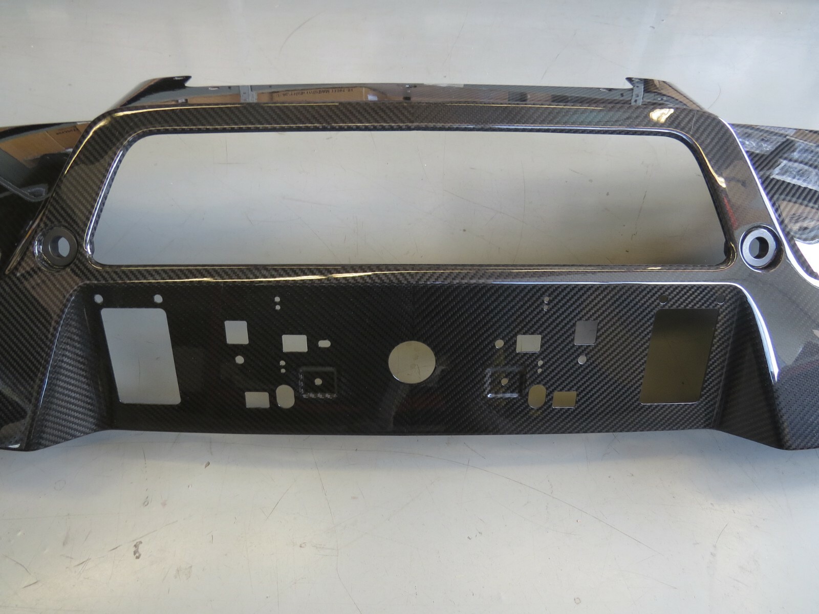 Aston Martin V8 V12 OEM Carbon Fiber Rear Bumper Diffuser Rear DD2317E955AA – Image 3