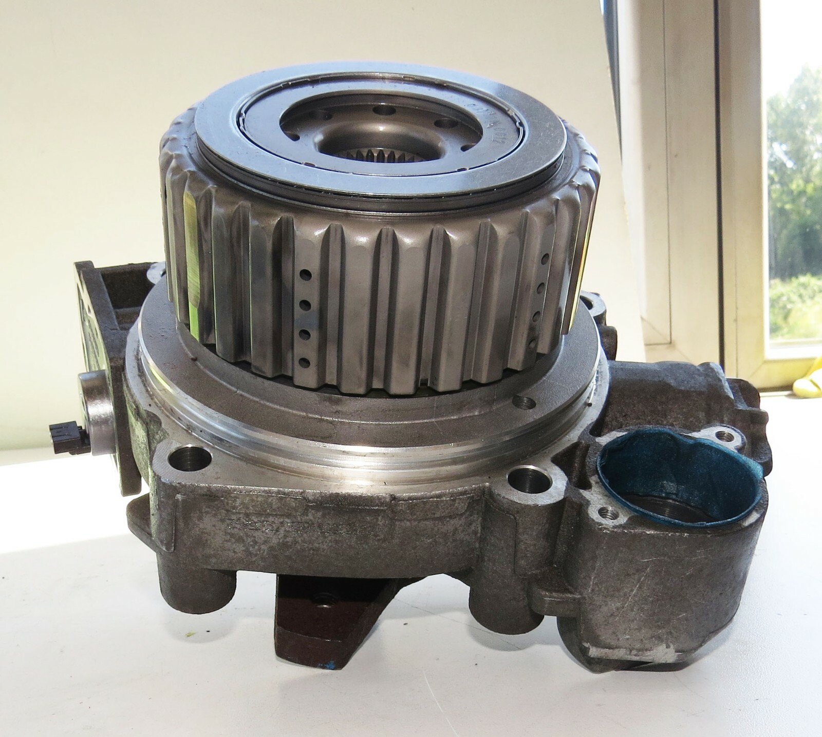 Volkswagen Golf 2011-2012 OEM AWD Differential Pump Motor Differential Coupling – Image 5
