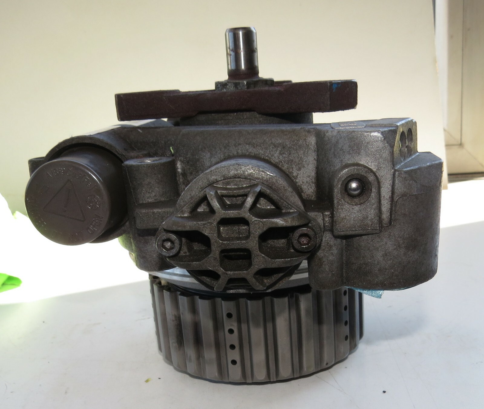 Volkswagen Golf 2011-2012 OEM AWD Differential Pump Motor Differential Coupling – Image 10