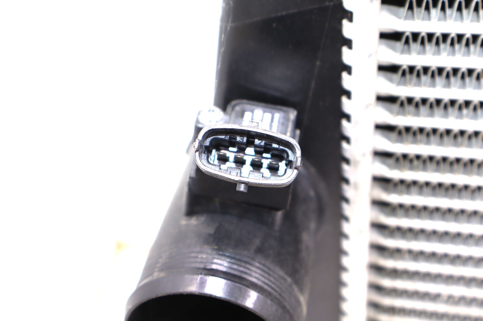 Volvo XC90 2003-2006 OEM Intercooler – Image 6