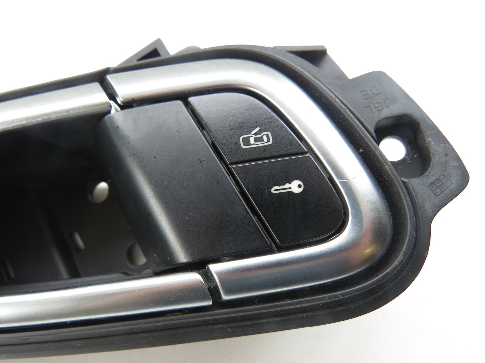 Bentley Continental 2006-2012 OEM Door Handle Front Left Inner (Driver Side) - Image 4