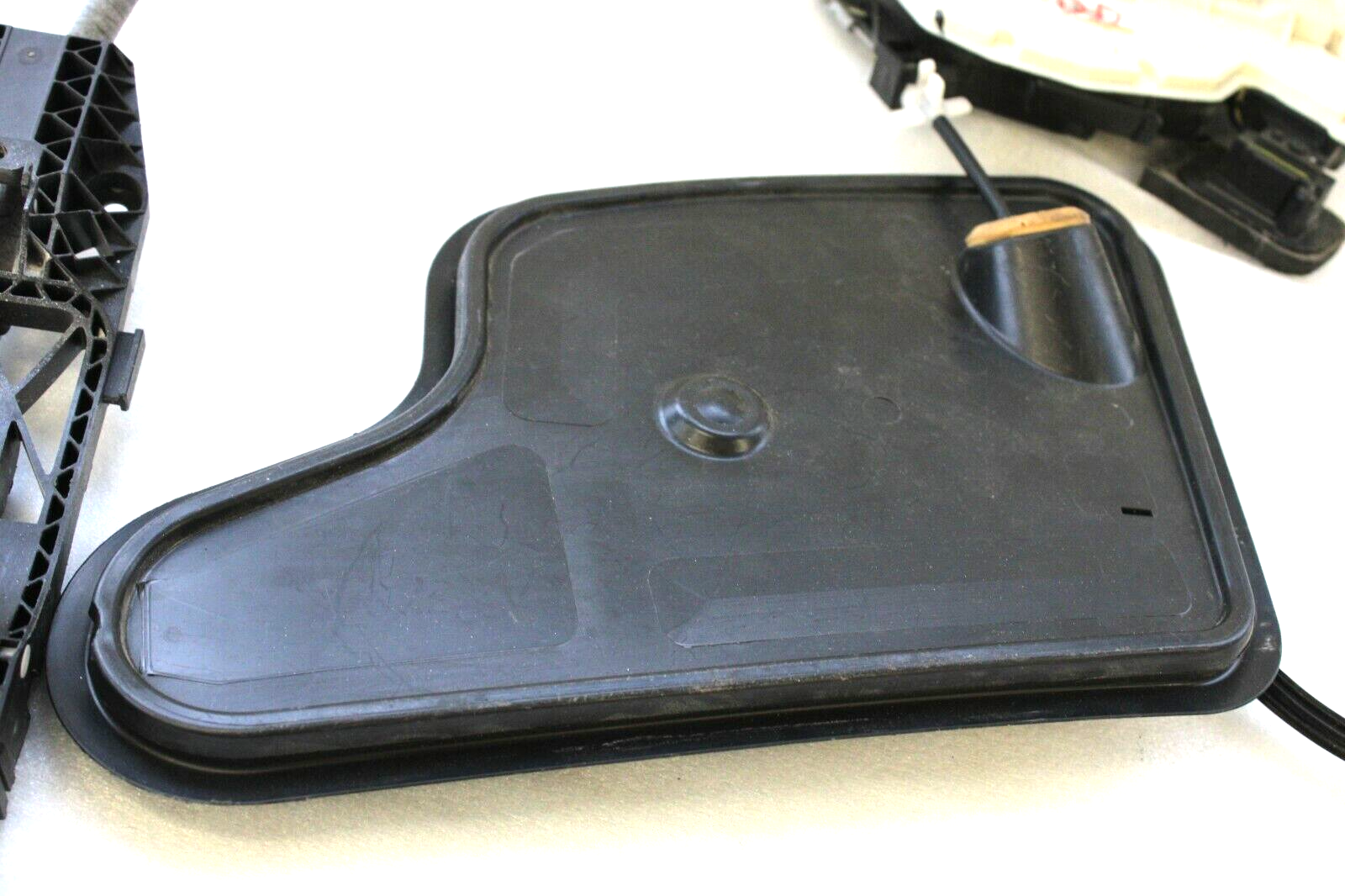 Volkswagen 2010-2016 OEM Door Lock Actuator Motor Right (Passenger Side) – Image 5