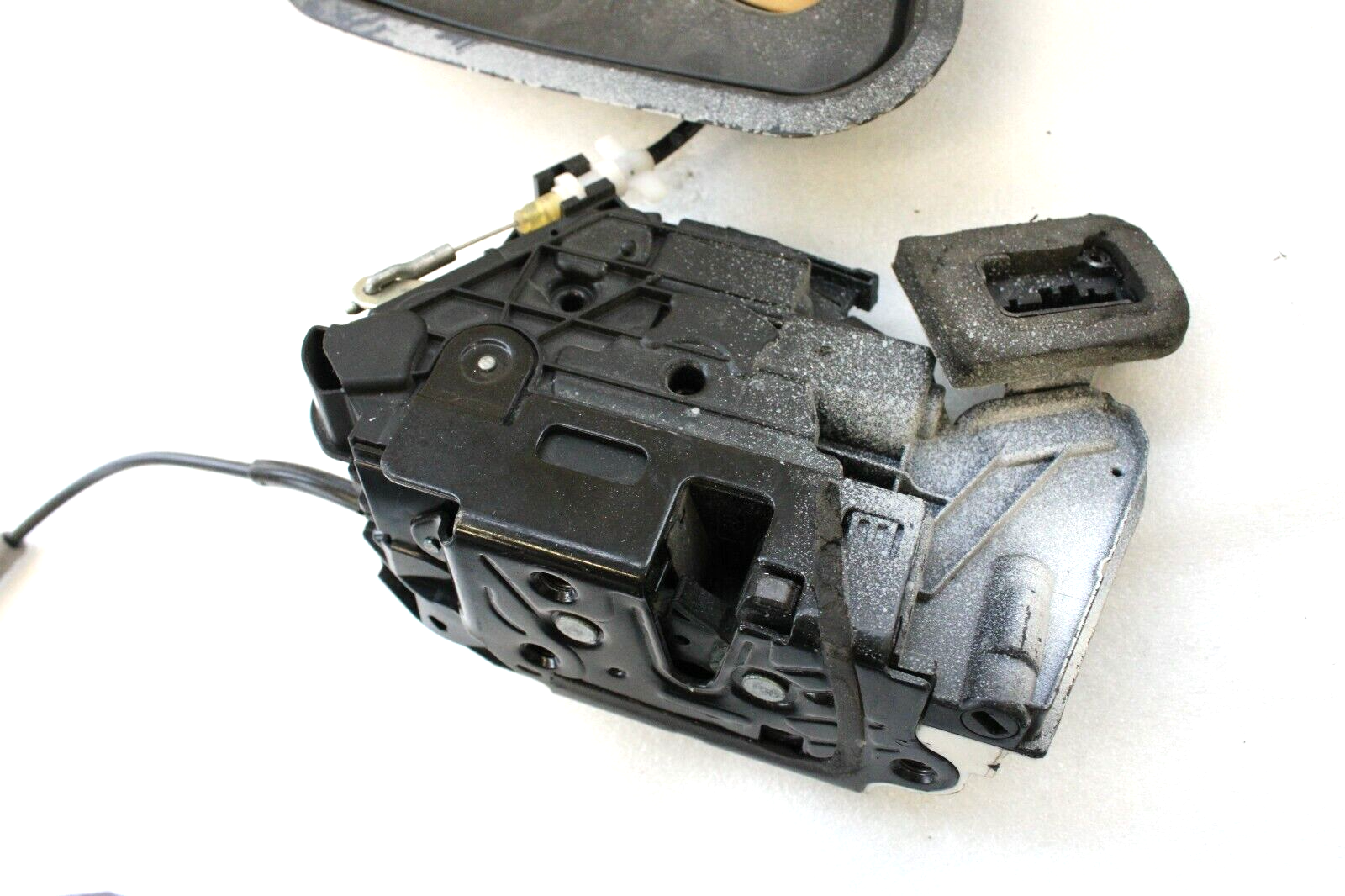 Volkswagen 2010-2016 OEM Door Lock Actuator Motor Right (Passenger Side) – Image 9