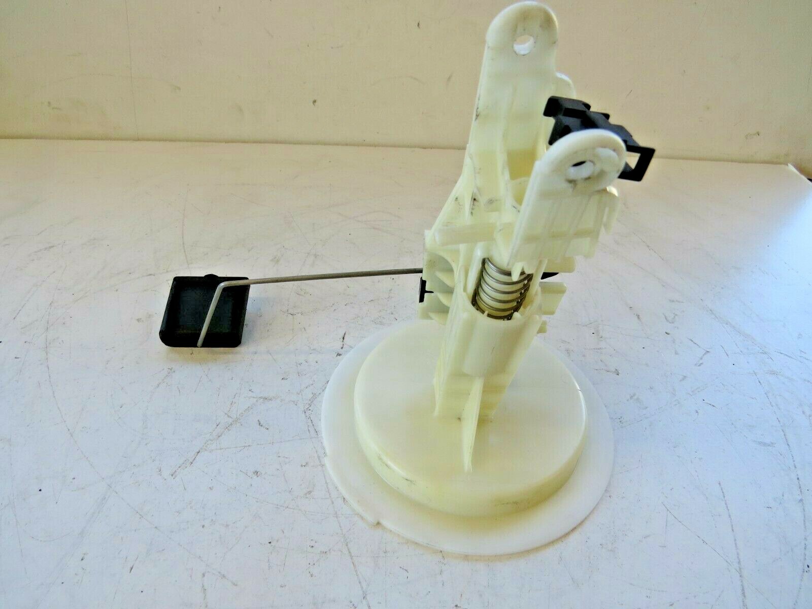 Audi A6 S6 2005-2011 OEM Electric Fuel Pump Assembly - Image 2