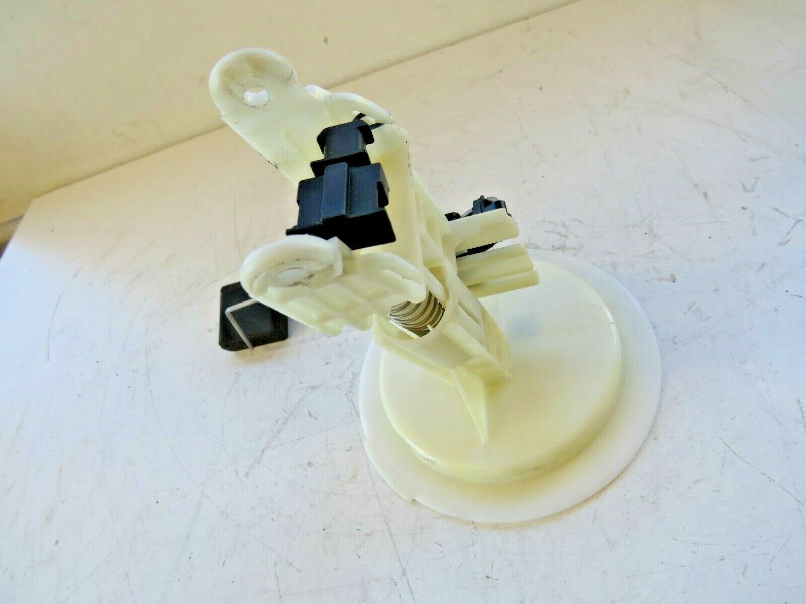 Audi A6 S6 2005-2011 OEM Electric Fuel Pump Assembly - Image 3