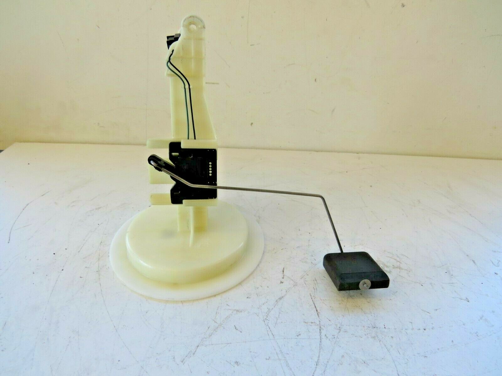 Audi A6 S6 2005-2011 OEM Electric Fuel Pump Assembly - Image 5
