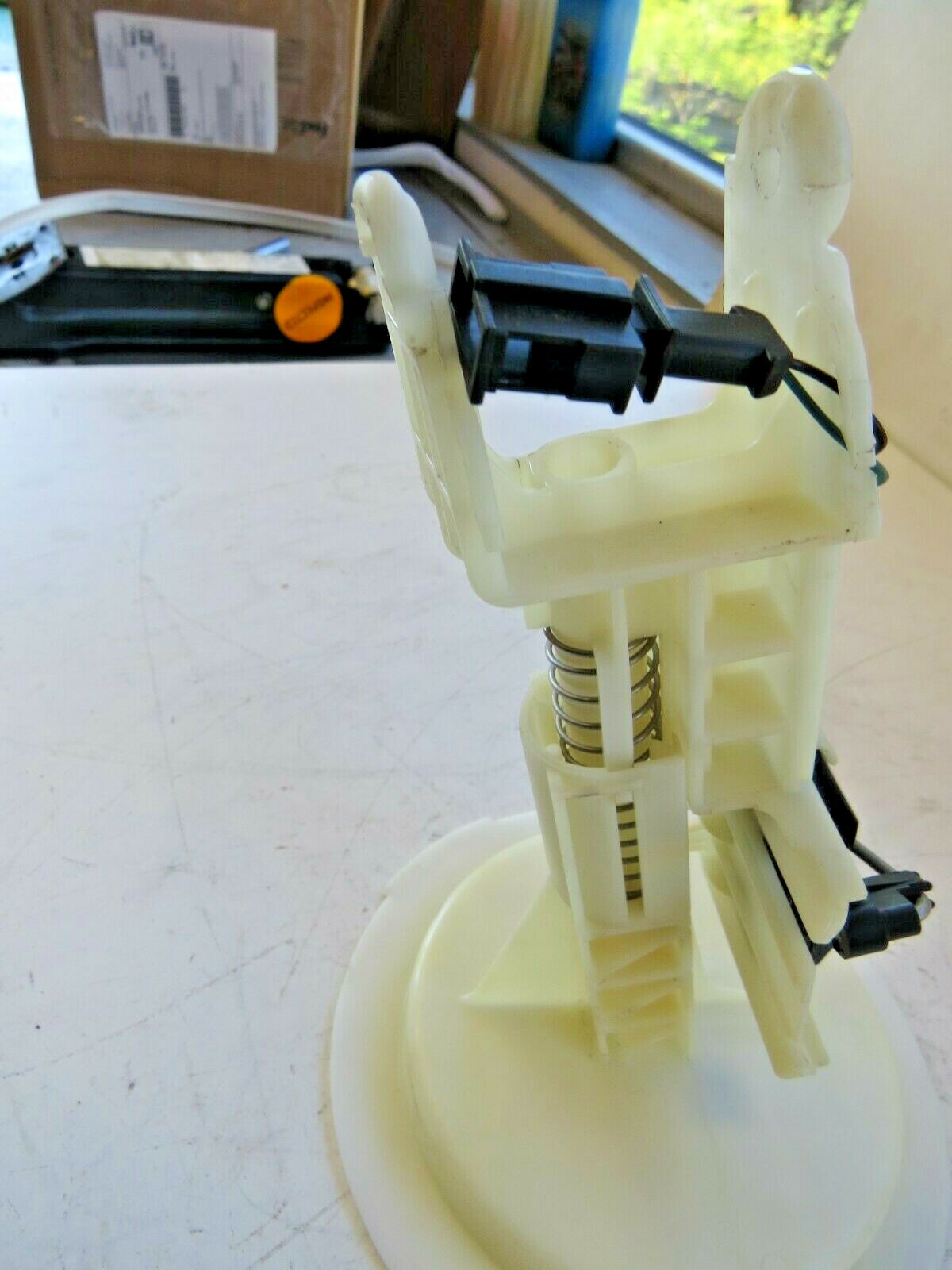 Audi A6 S6 2005-2011 OEM Electric Fuel Pump Assembly - Image 7