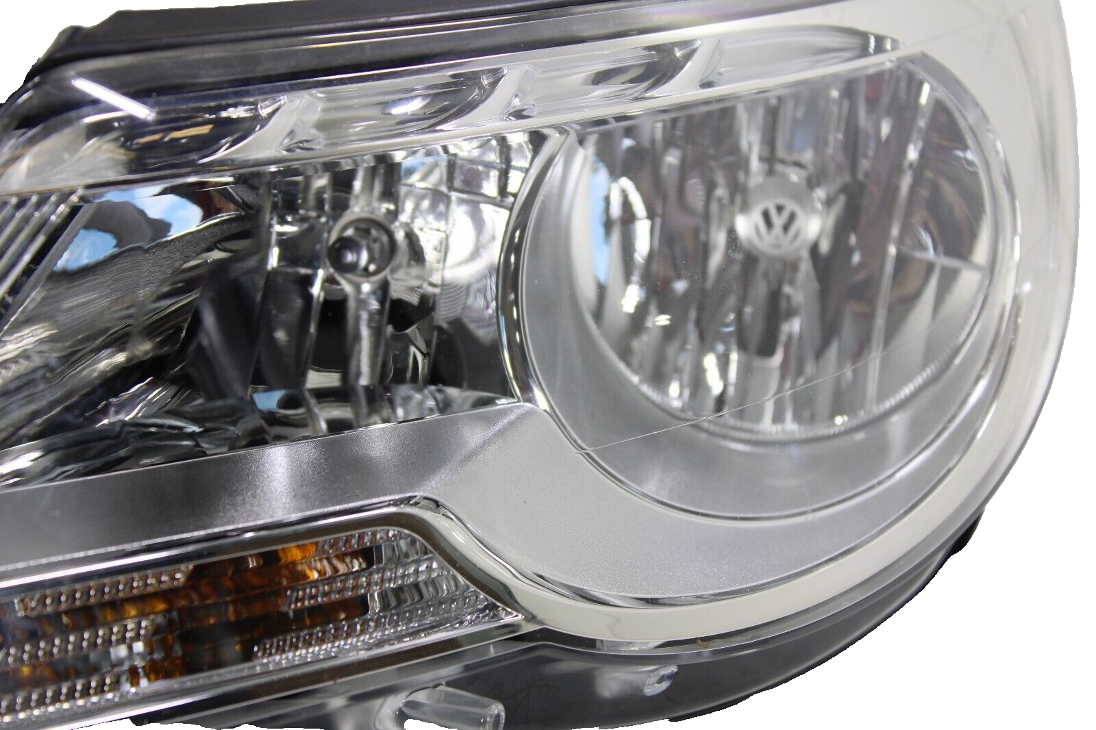 Volkswagen Tiguan 2009-2011 OEM Headlight Front Left (Driver Side) – Image 3