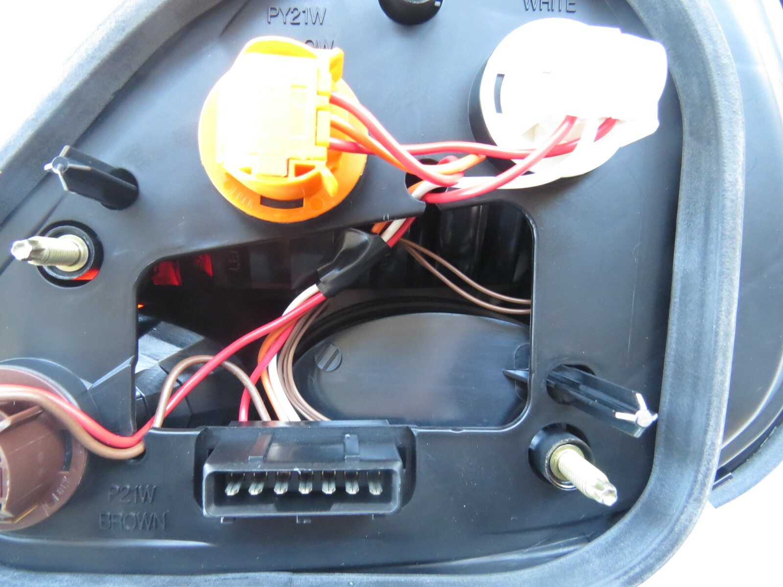 Jaguar Vanden Plas XJR XJ8 2004-2007 OEM Rear Left Tail Light Assembley - Image 4