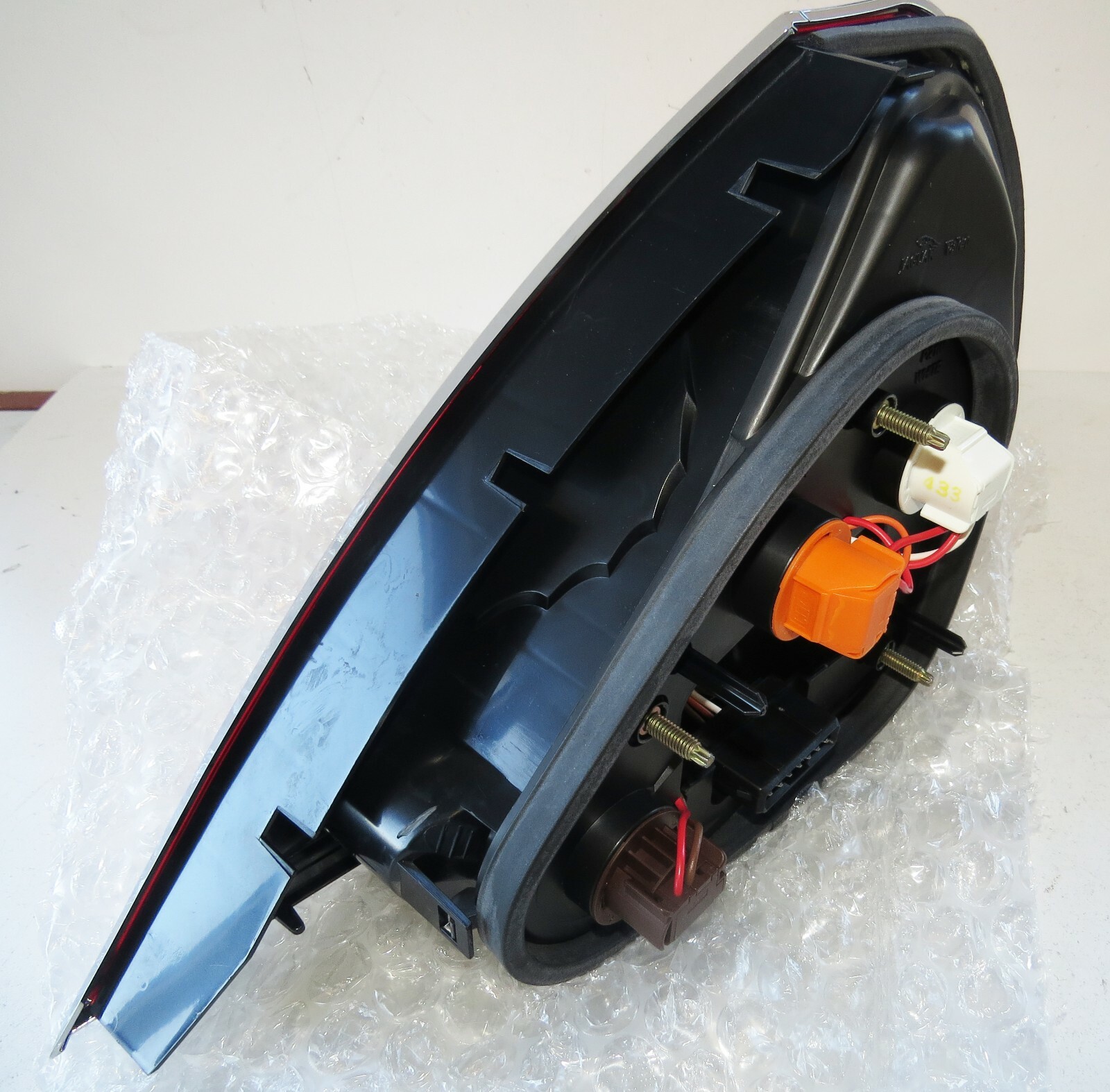 Jaguar Vanden Plas XJR XJ8 2004-2007 OEM Rear Left Tail Light Assembley - Image 6