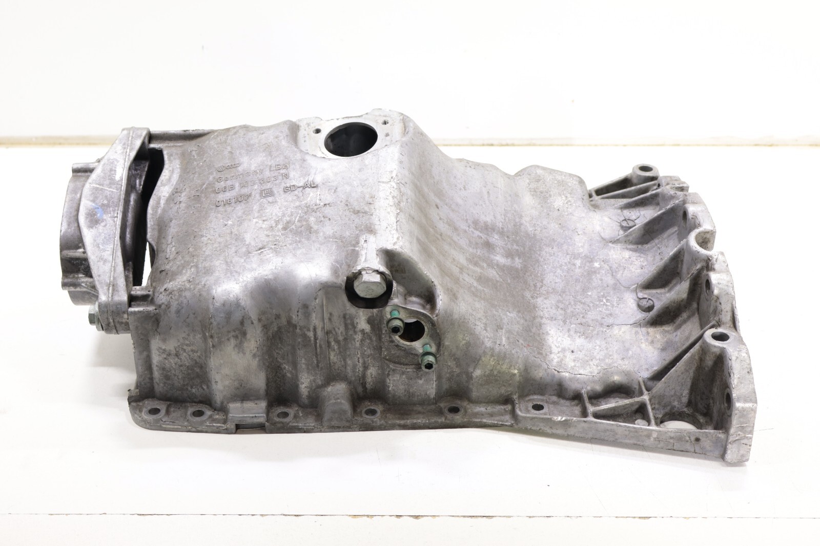 Volkswagen Passat Audi A4 Quattro 2001-2005 OEM Engine Oil Pan