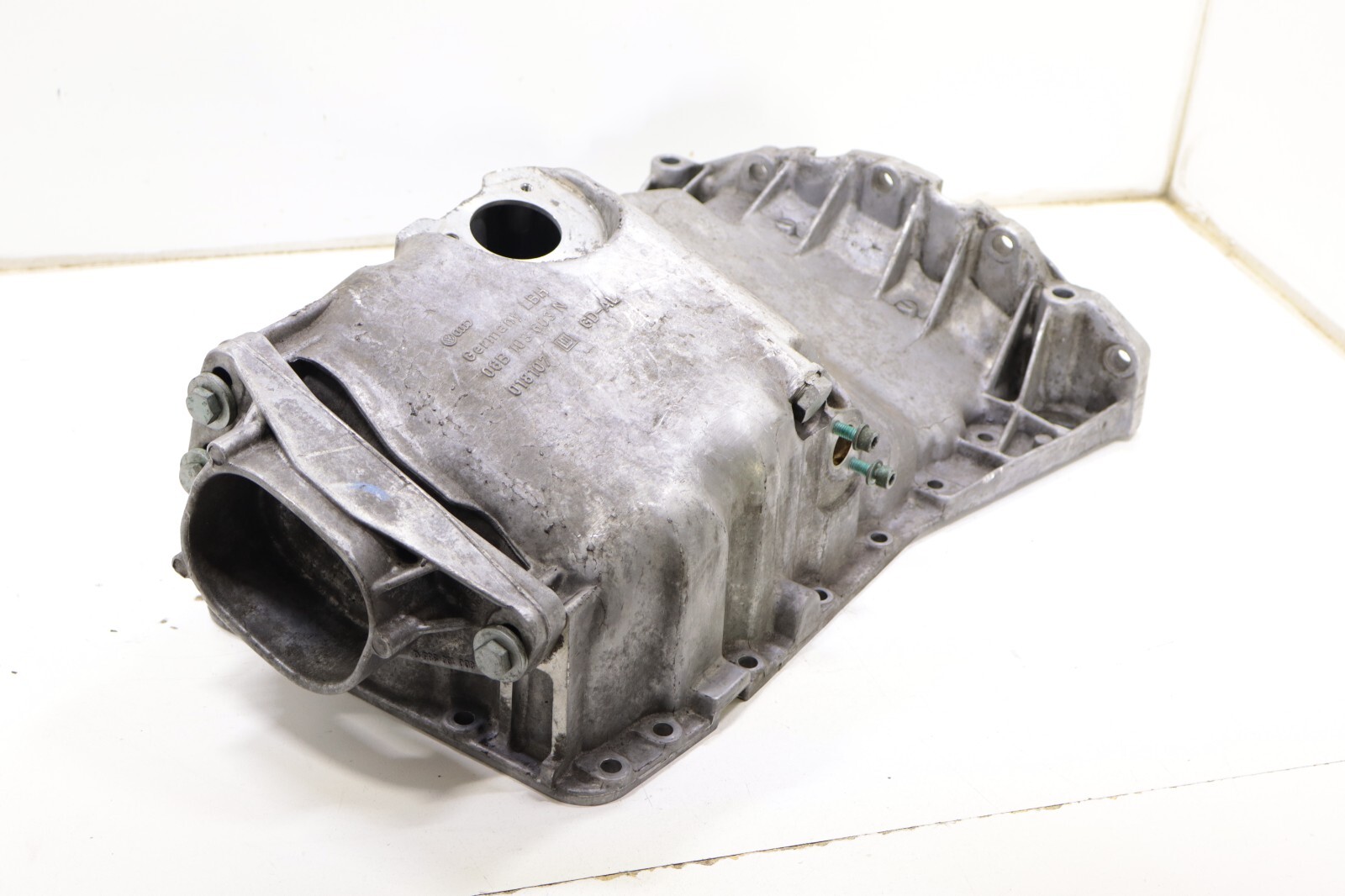 Volkswagen Passat Audi A4 Quattro 2001-2005 OEM Engine Oil Pan – Image 7