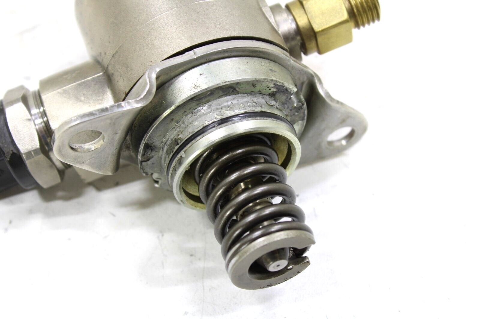 Audi A4 A5 A6 allroad Q5 S4 TT 2009-2017 OEM HPFP High Pressure Fuel Pump – Image 4