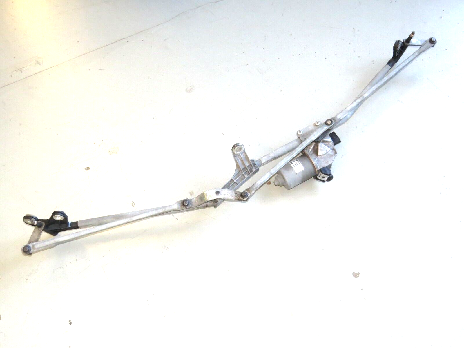 Smart Fortwo 2008-2016 OEM Windshield Wiper Linkage w/Motor Front - Image 2