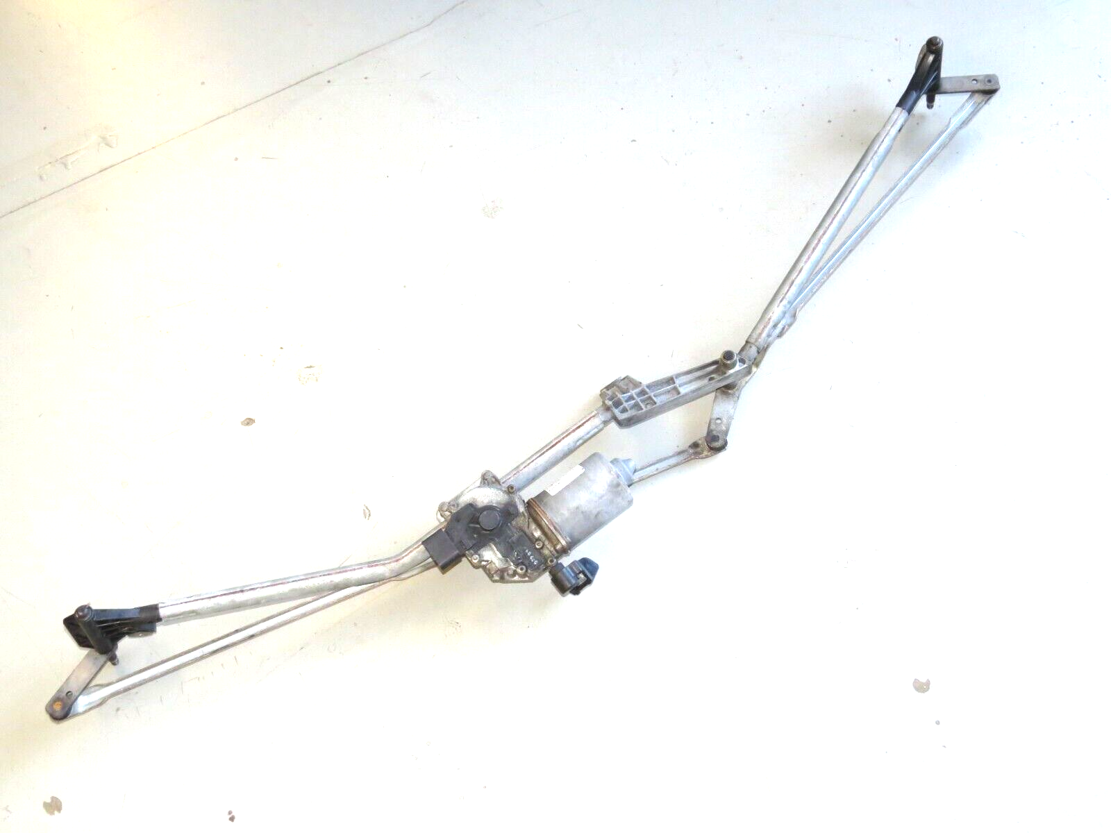Smart Fortwo 2008-2016 OEM Windshield Wiper Linkage w/Motor Front - Image 3