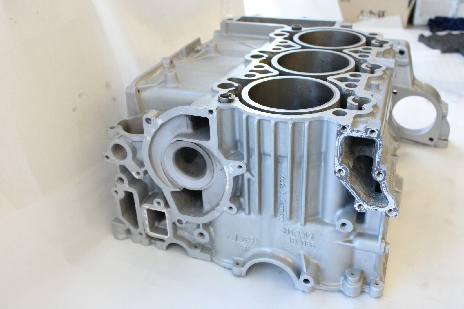 Porsche 911 996 3.4L H6 1999 2000 2001 OEM Right Side & Left Side Engine Block - Image 6