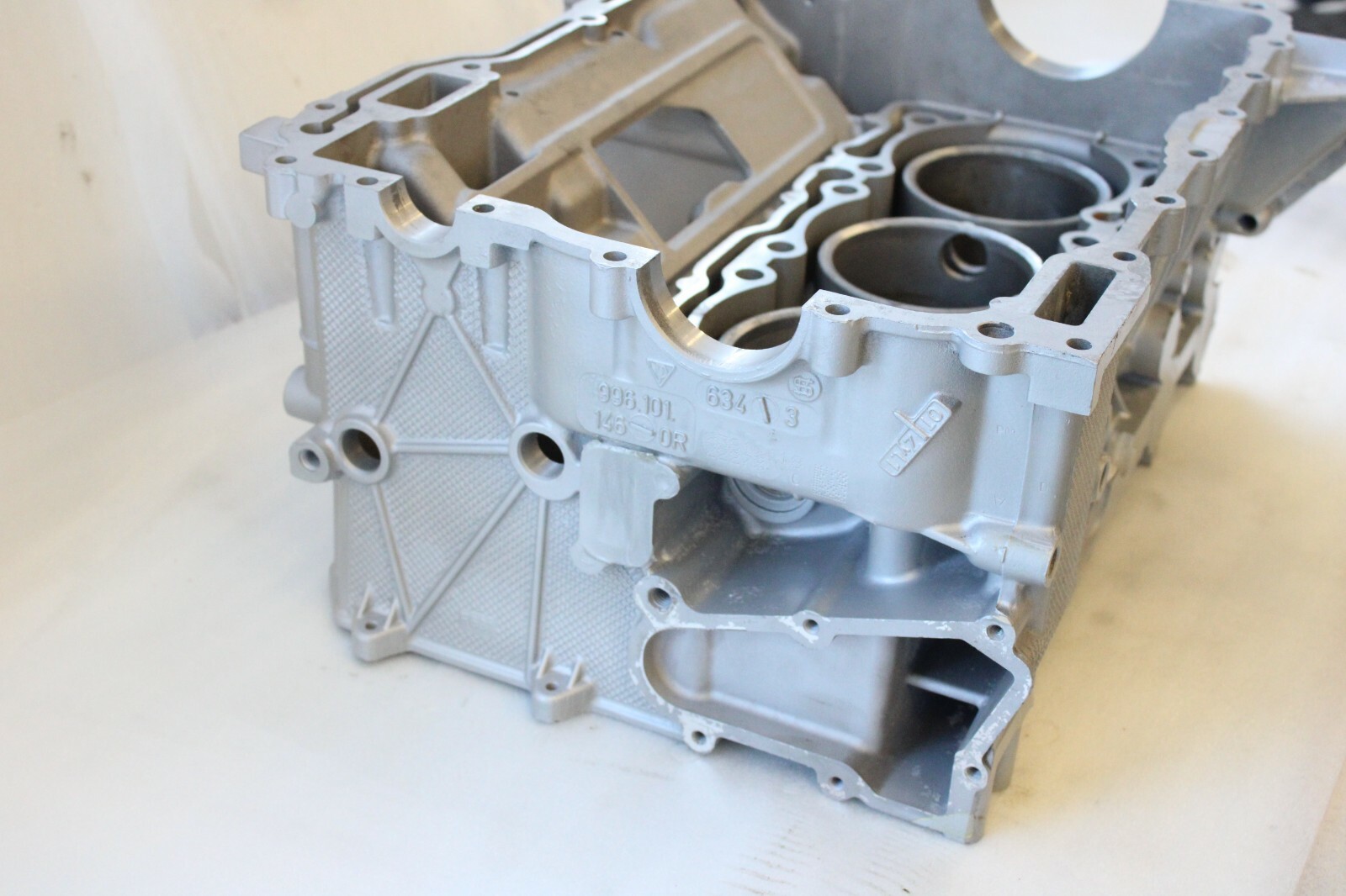 Porsche 911 996 3.4L H6 1999 2000 2001 OEM Right Side & Left Side Engine Block - Image 9